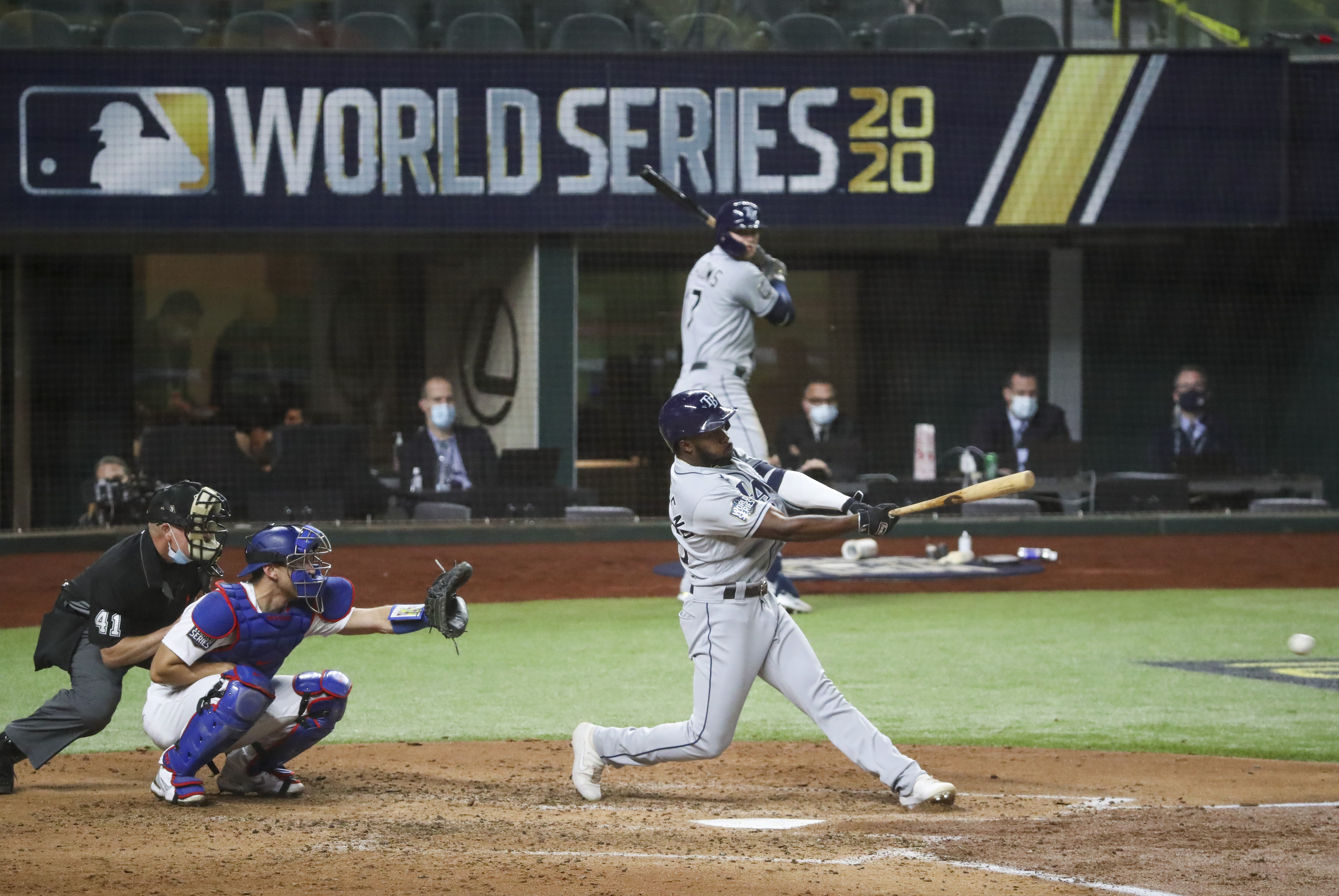 Evan Longoria's dramatic 12th-inning home run puts Tampa Bay Rays