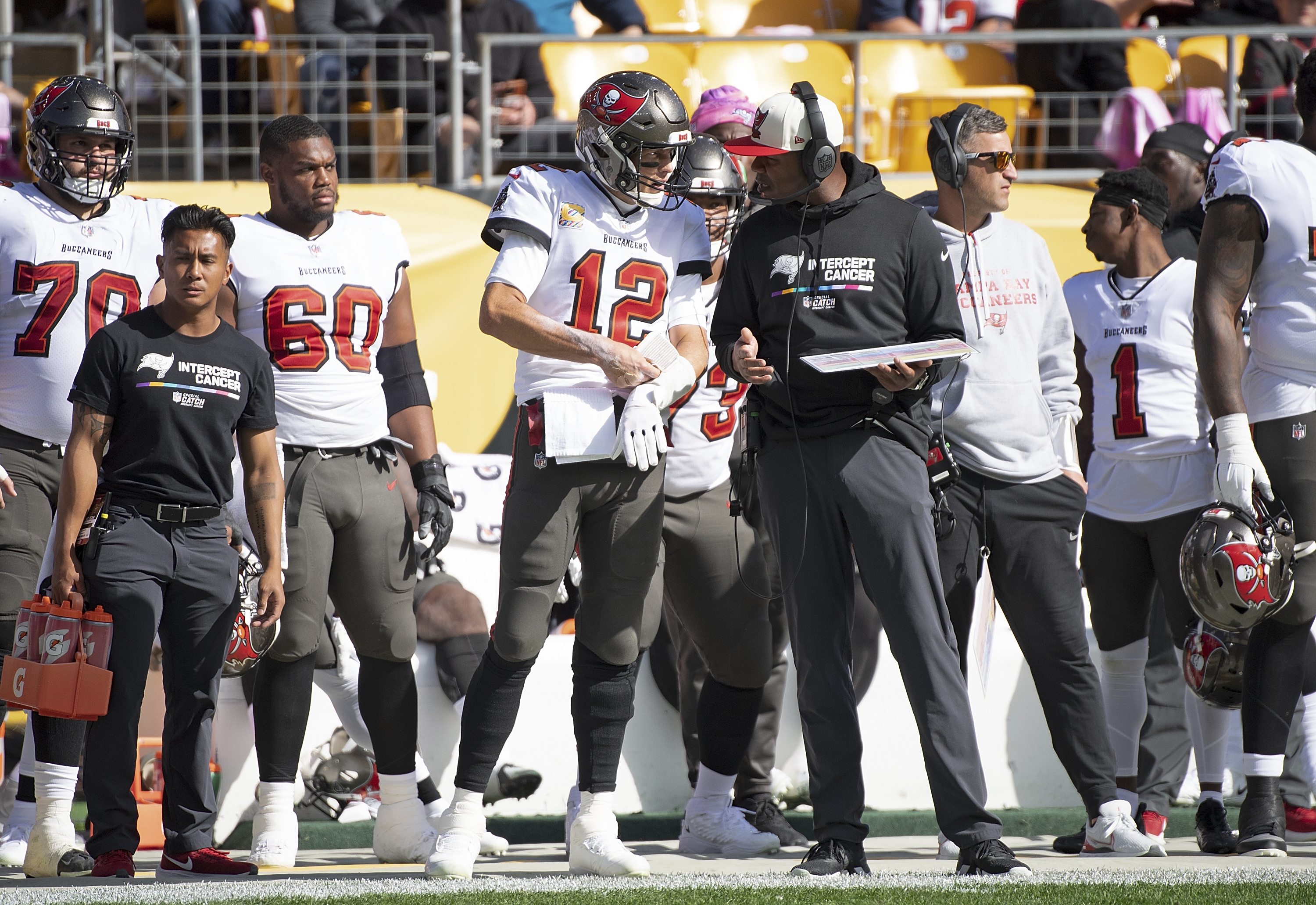 Byron Leftwich struggles through debut as Steelers starter