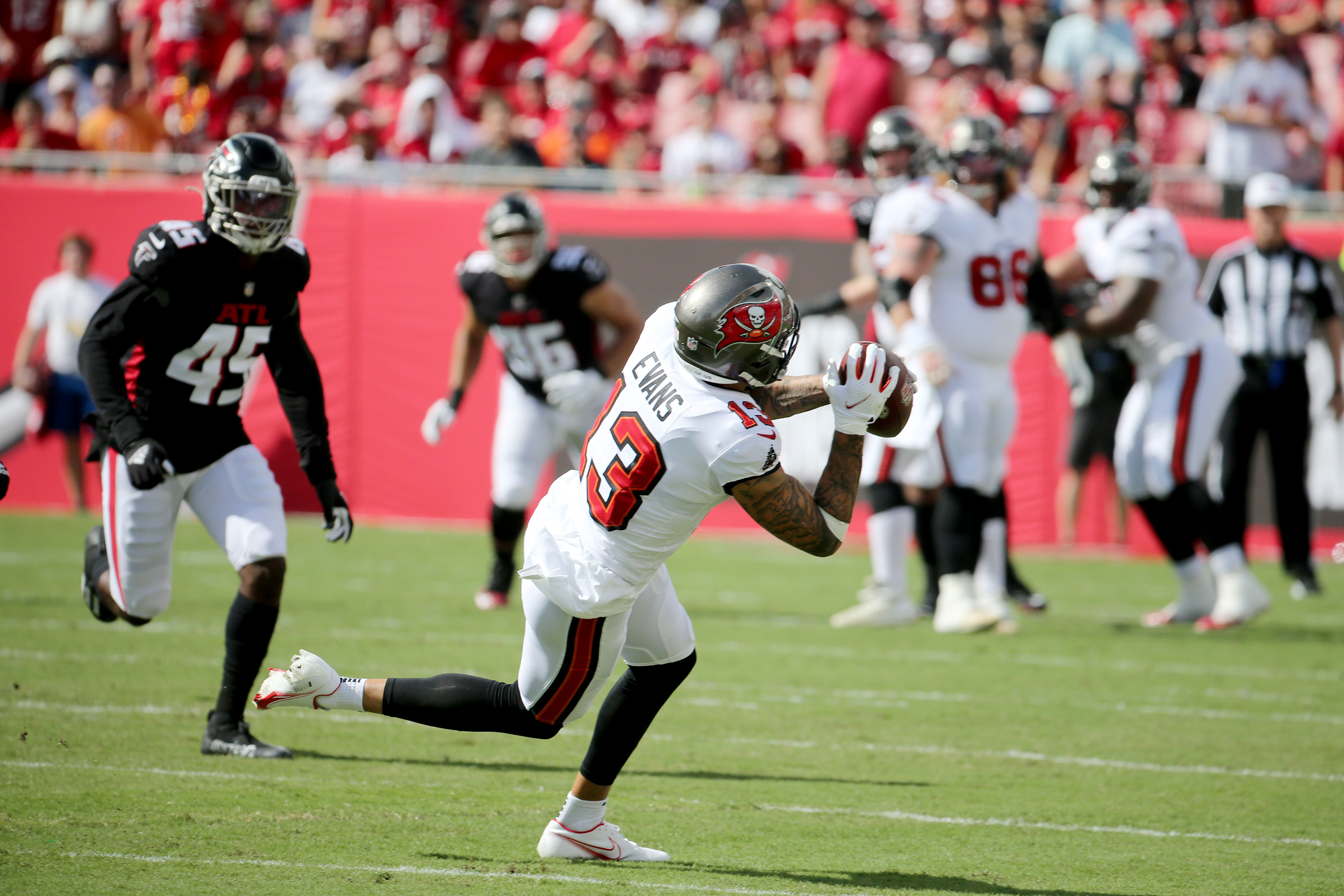 The Last Dance, Final home game of the season, Falcons vs. Bucs