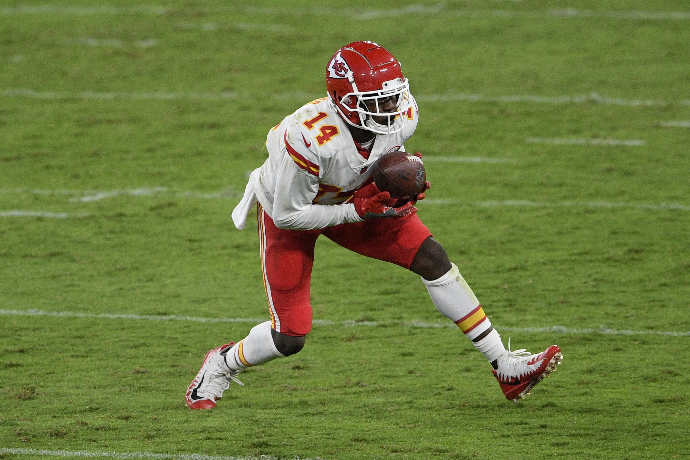 Chiefs Aim to Bring Back Jones, Watkins