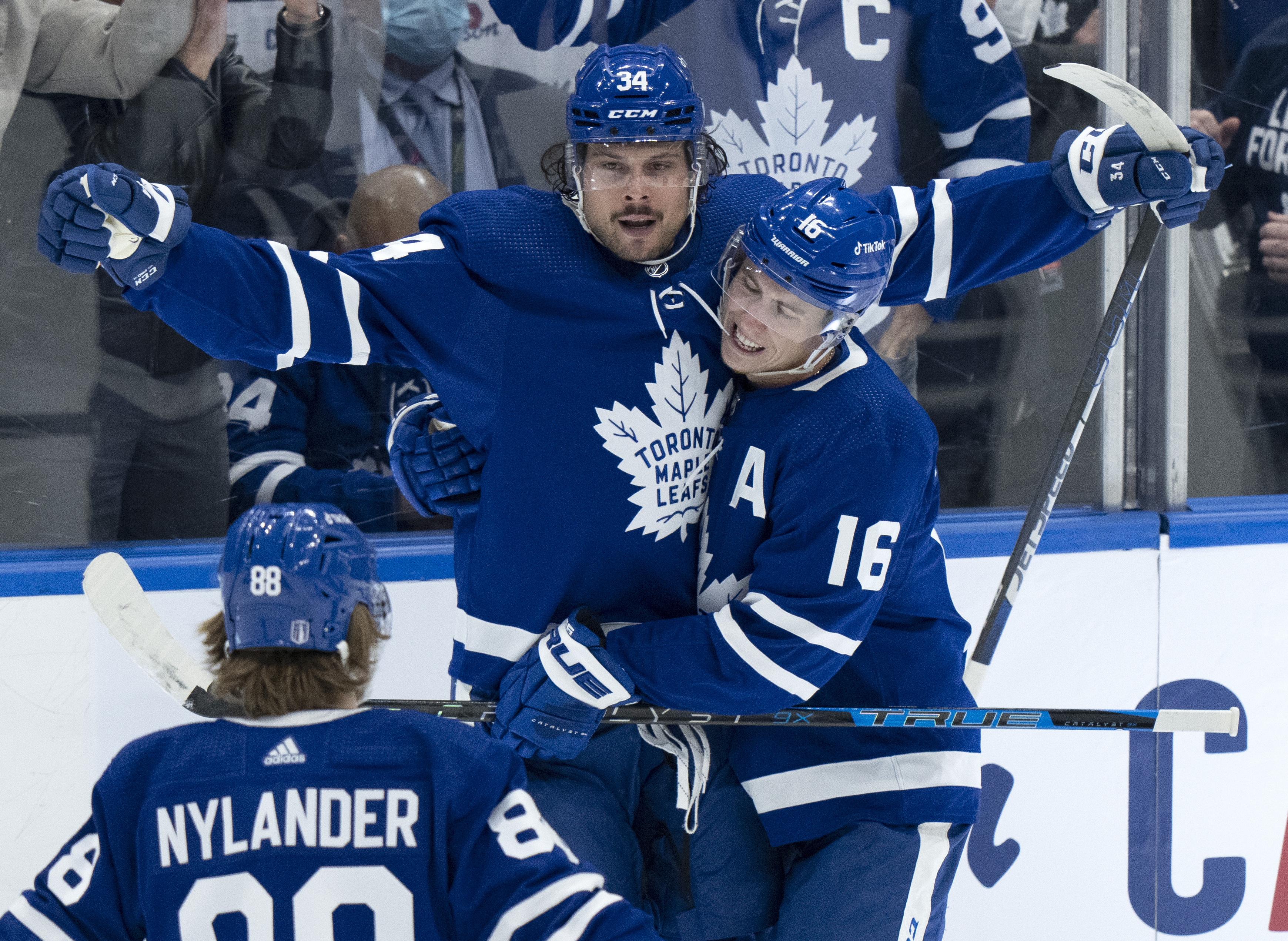 Matthews 'wouldn't mind' if Maple Leafs picked new goal song