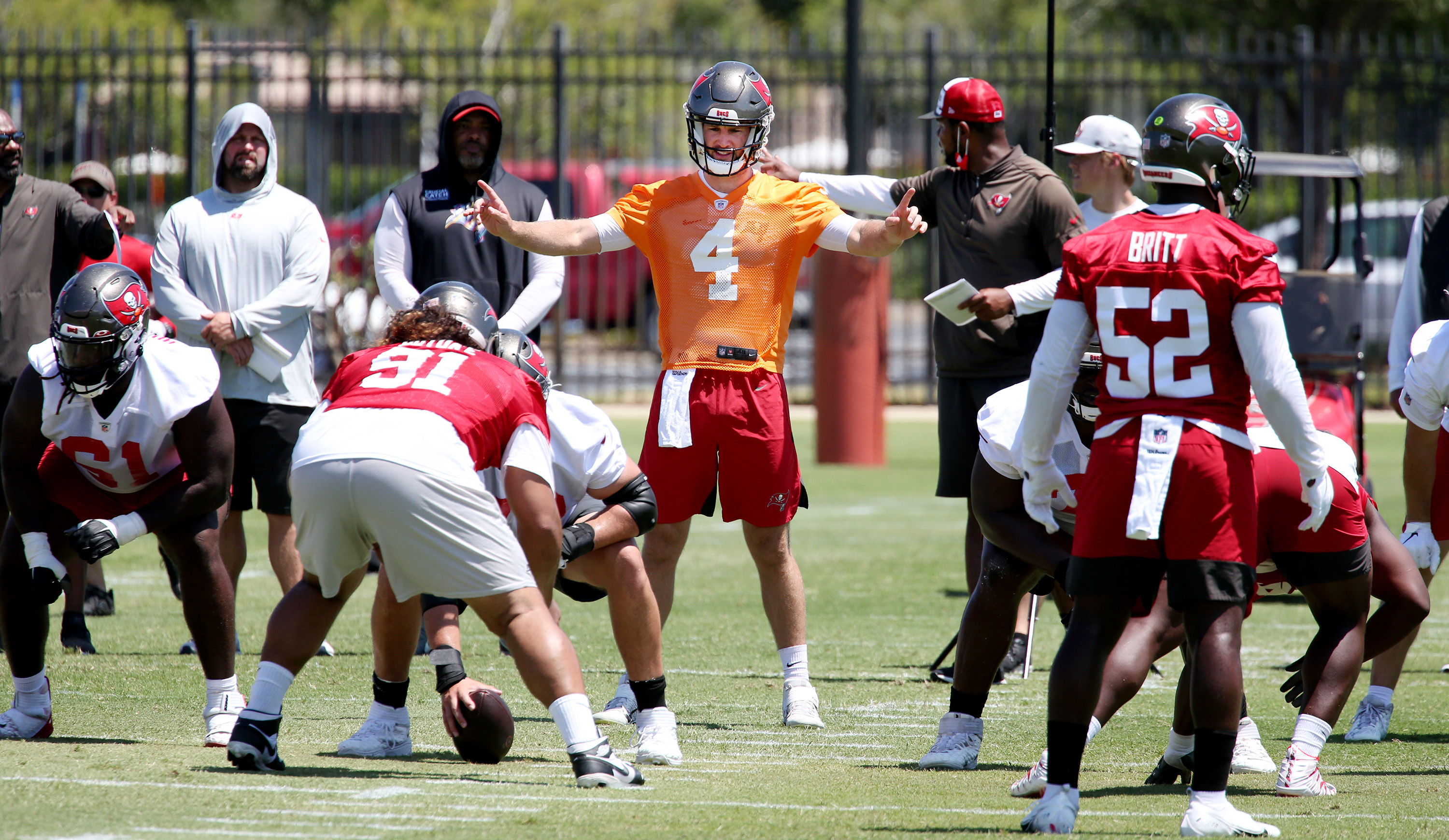 NFL news: Bucs re-sign QB Ryan Griffin