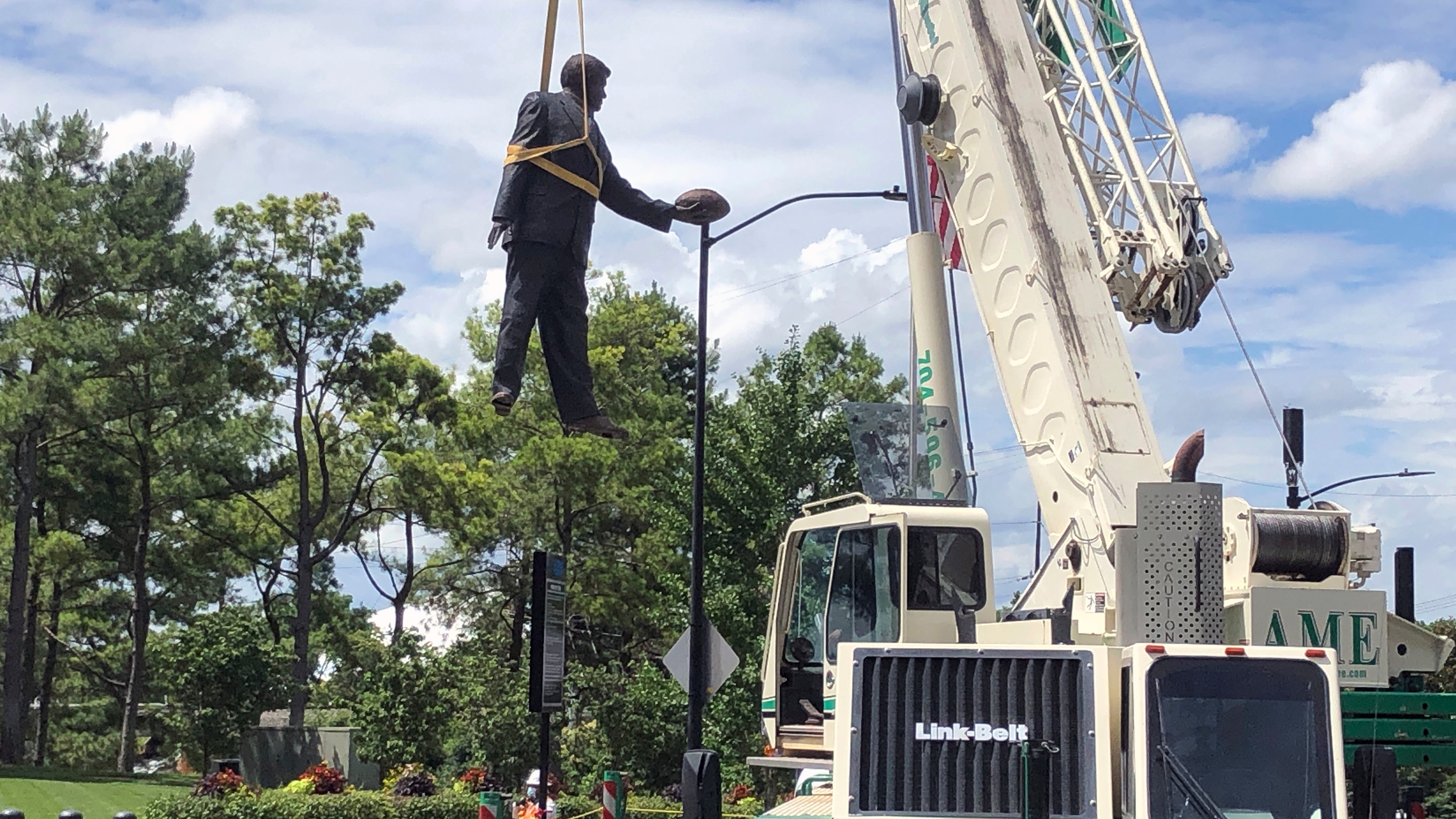 Carolina Panthers remove statue of former owner Jerry Richardson