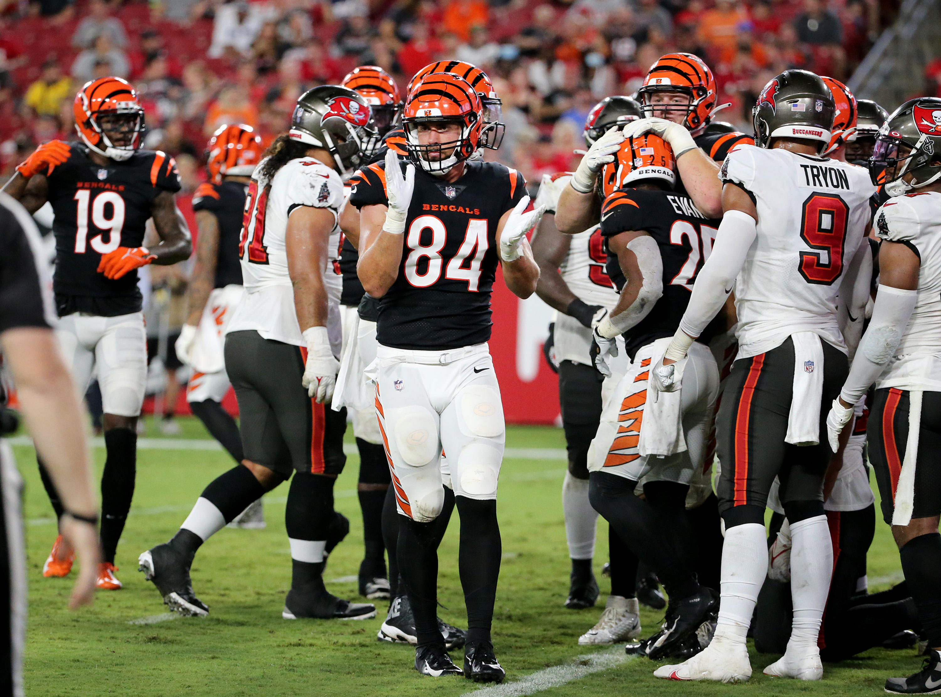 Bucs rookie linebacker Joe Tryon puts huge hit on Bengals quarterback in  1st preseason game