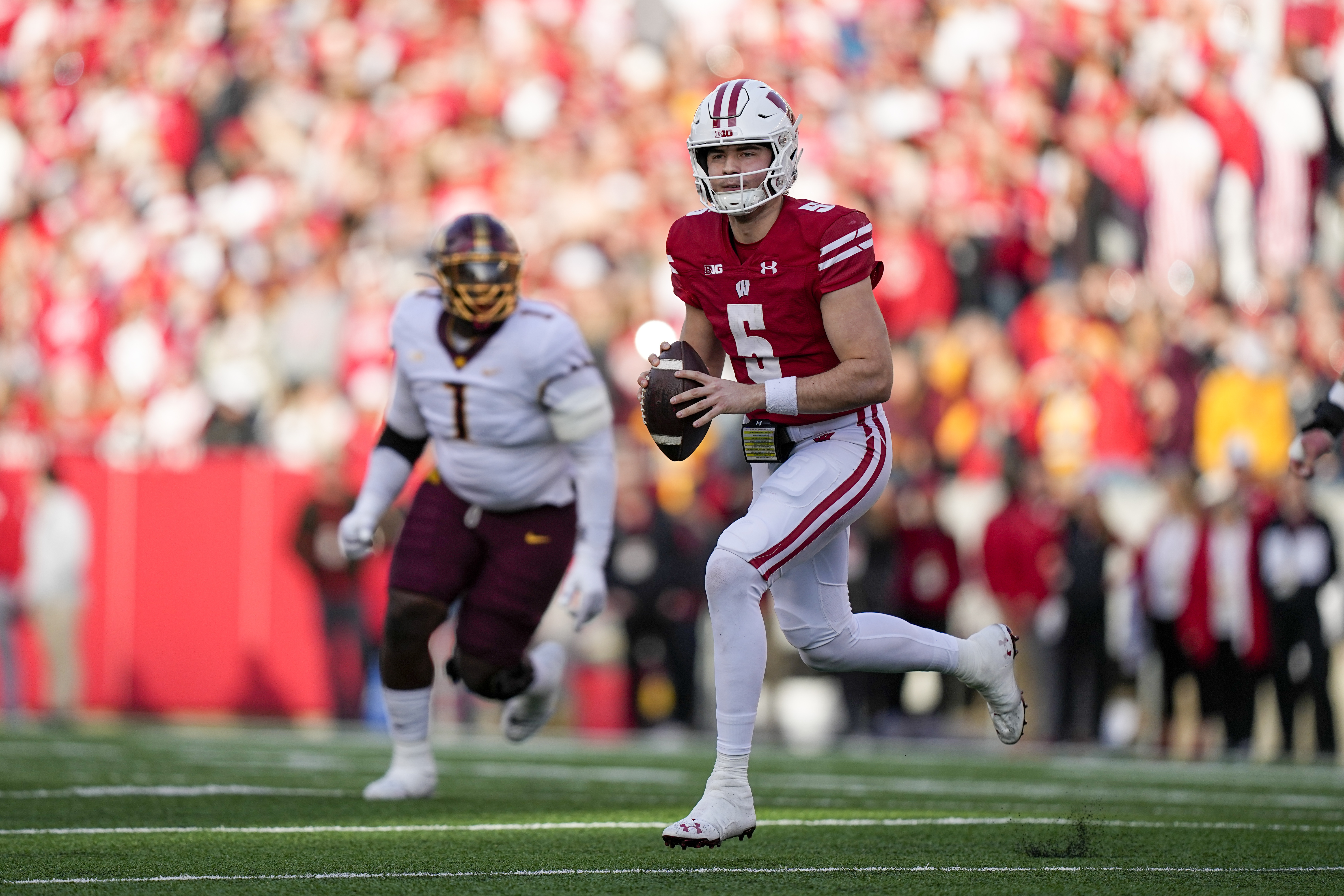 Wisconsin Football on X: Getting down to it 