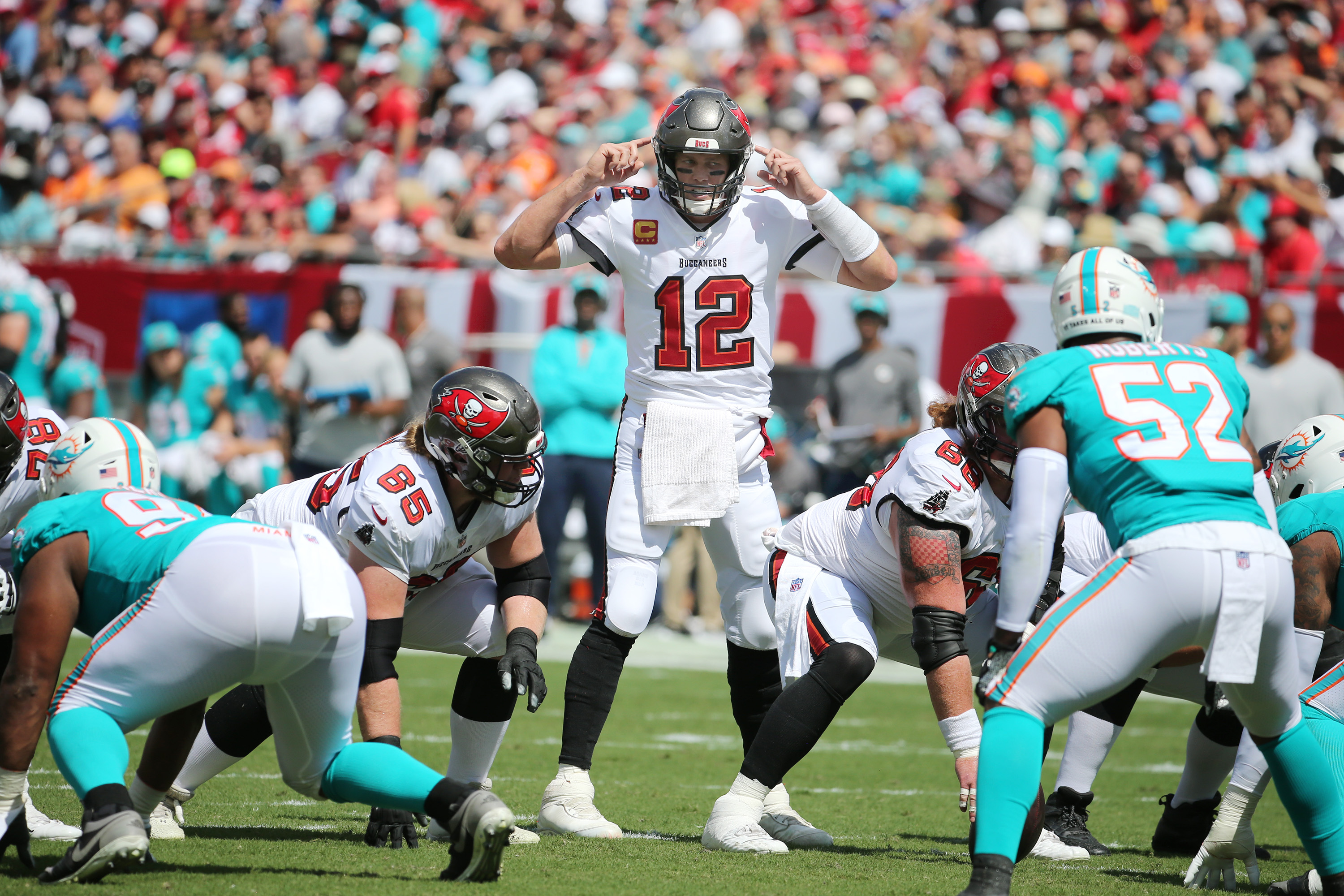 Live updates: Bucs have too much firepower for Dolphins