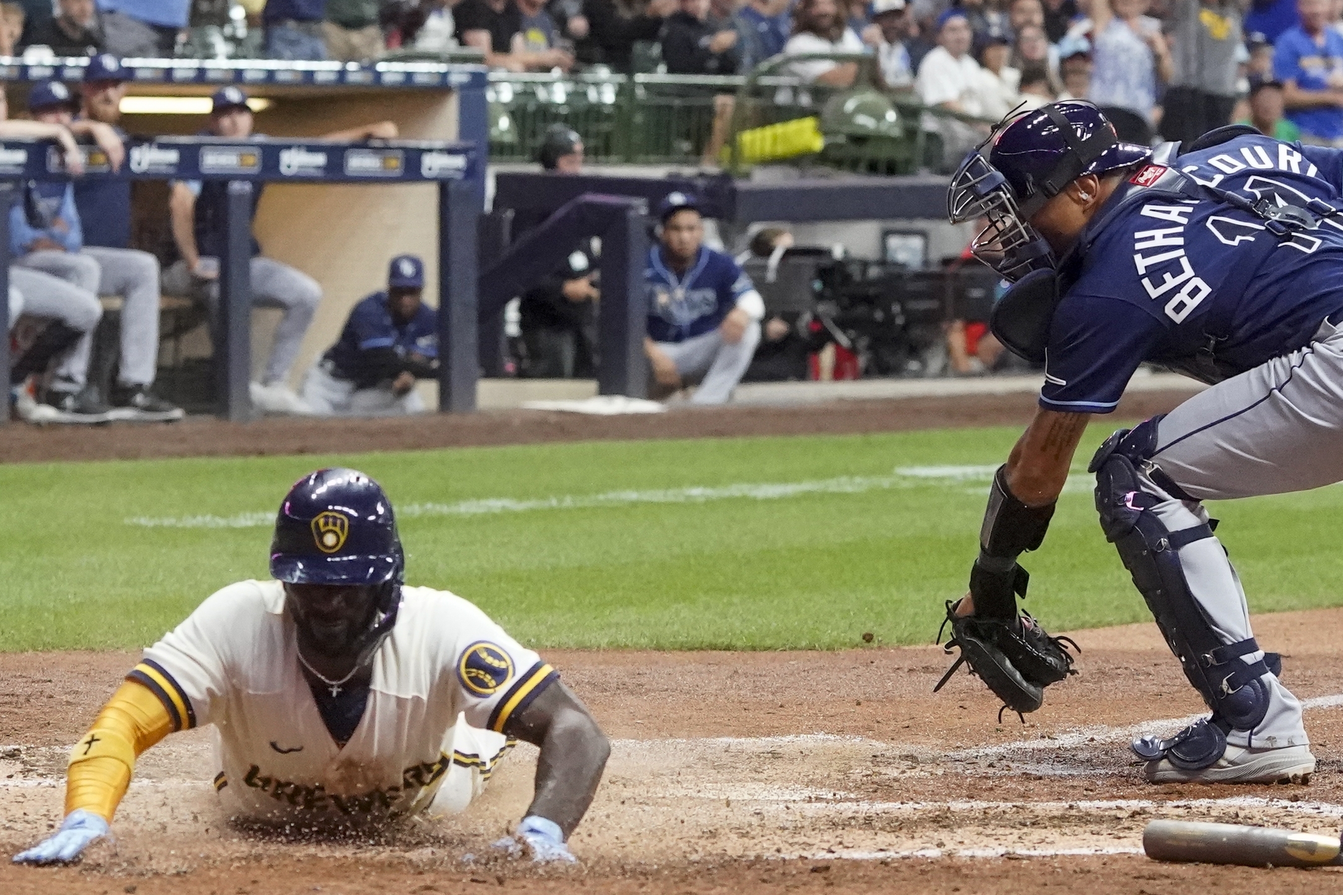 Ji-Man Choi adds to Milwaukee Brewers' one-and-done moments