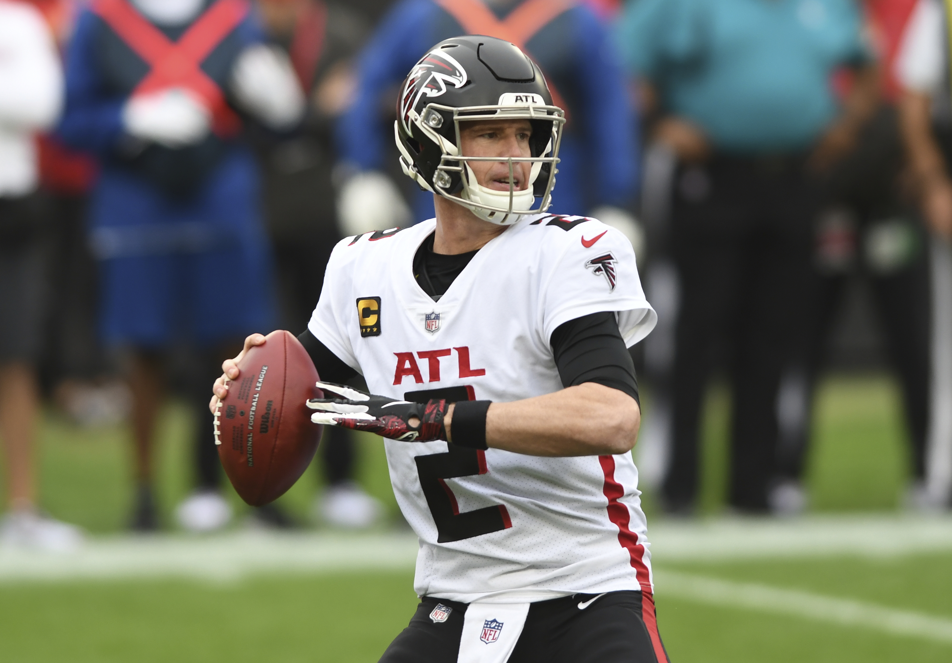 Falcons send QB Matt Ryan to Colts and sign Marcus Mariota