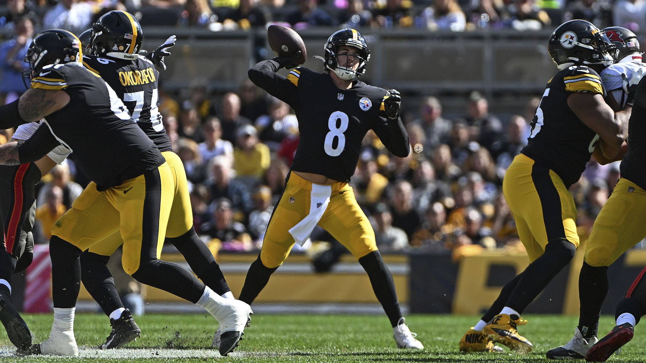 Pittsburgh Steelers linebacker Myles Jack (51) jogs to the locker