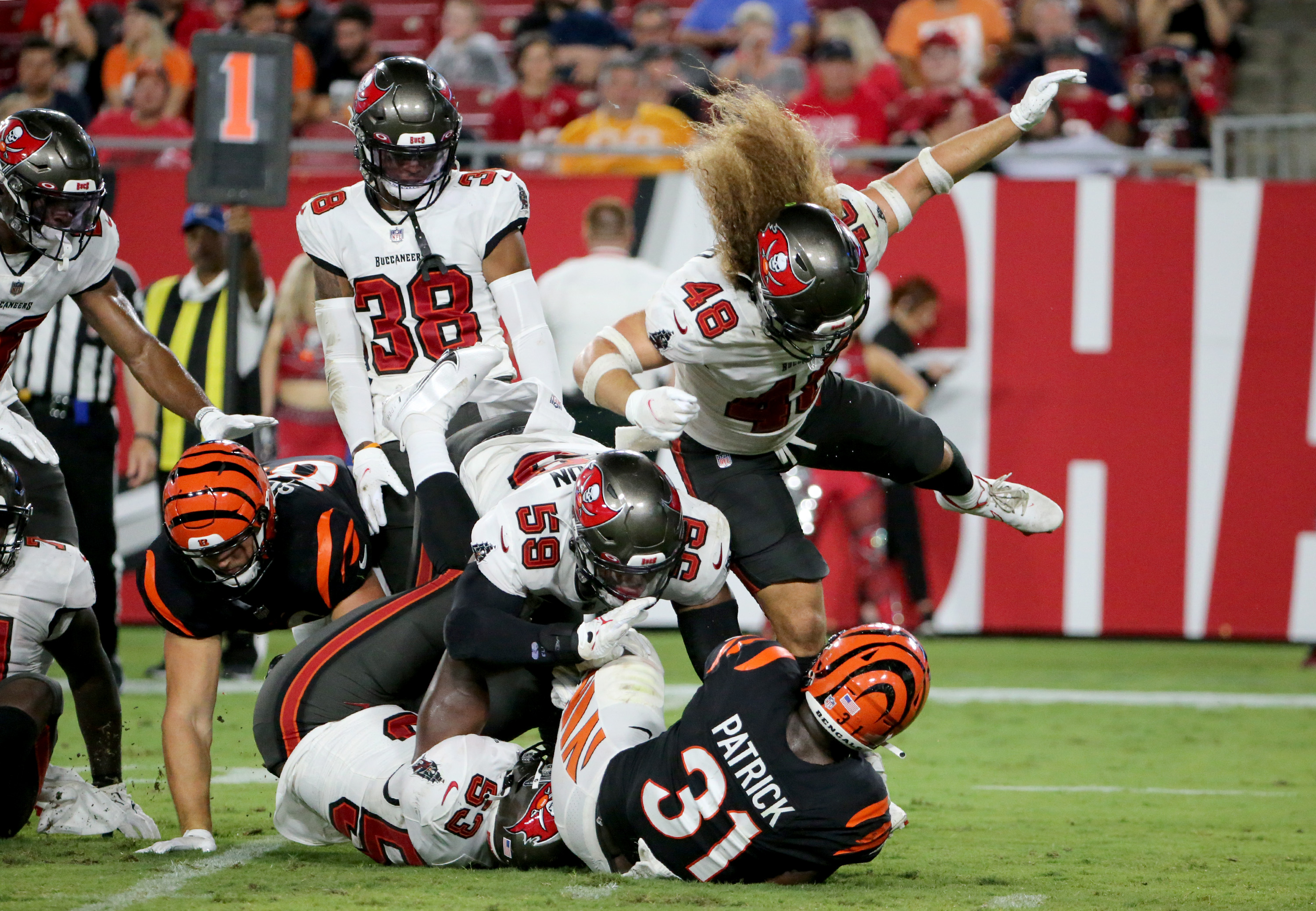 O.J. Howard signing with Texans after meeting with Bengals earlier