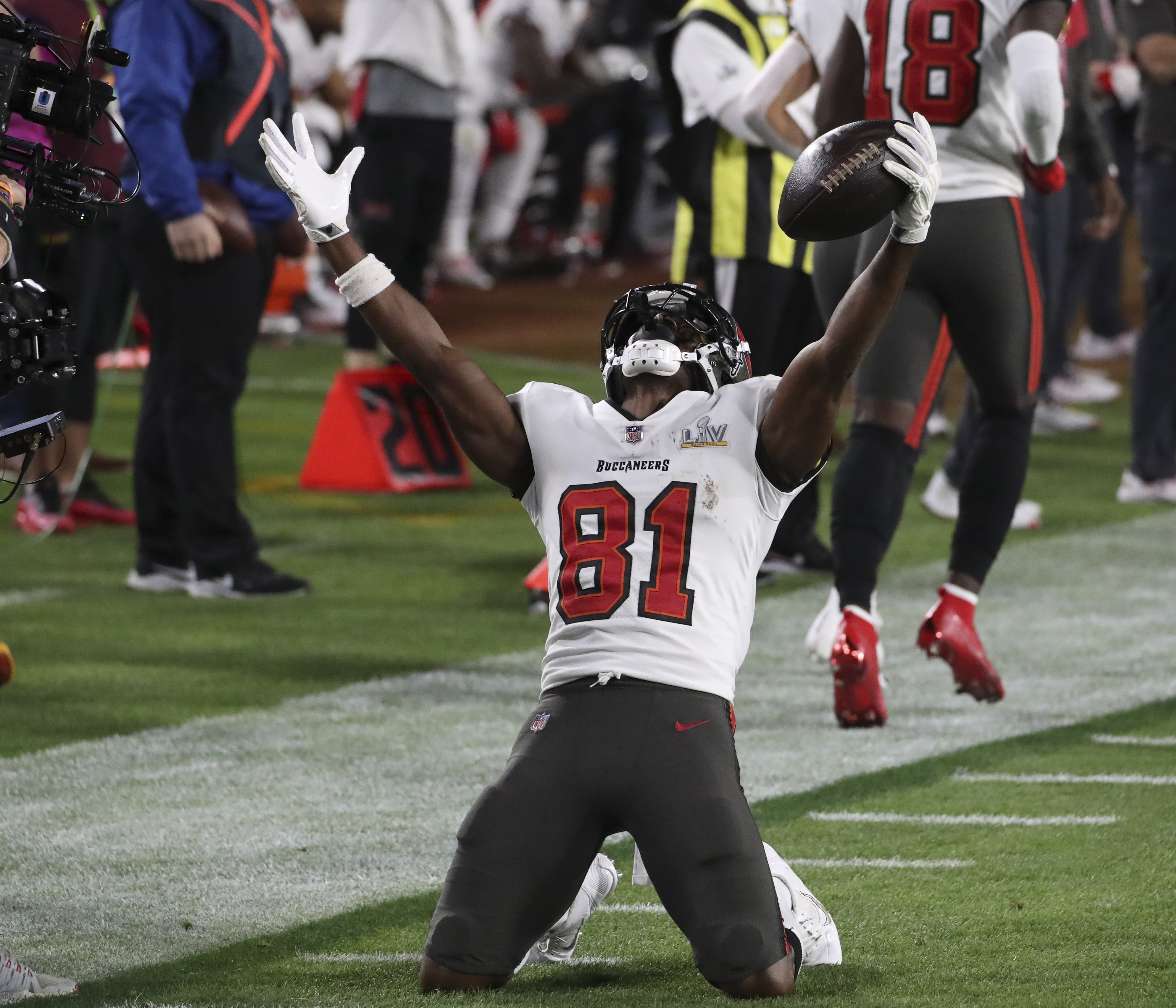 Buccaneers pirate ship crew hopeful for Super Bowl appearance