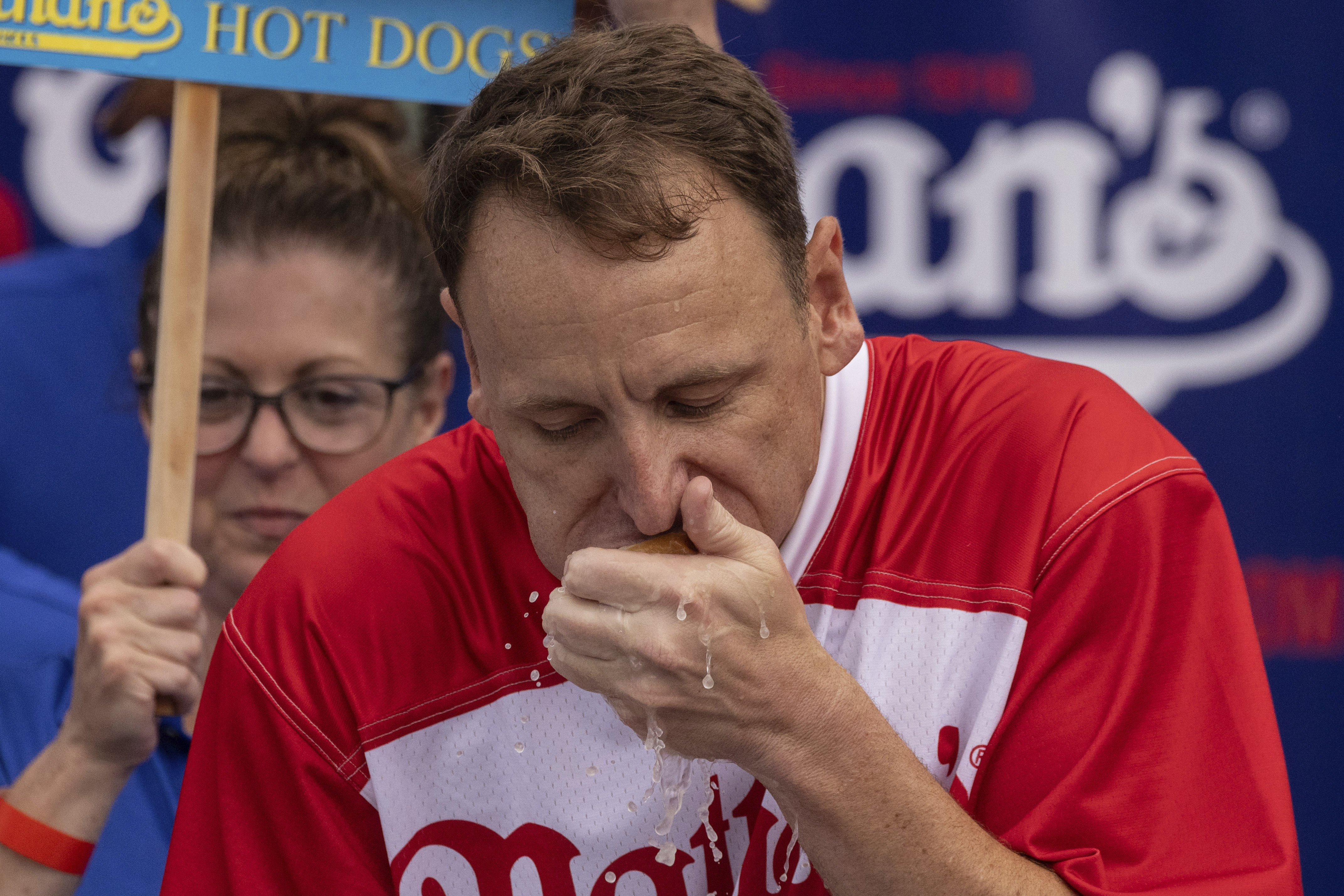 ポニョ Pasco County's Miki Sudo successfully defends hot dog-eating title