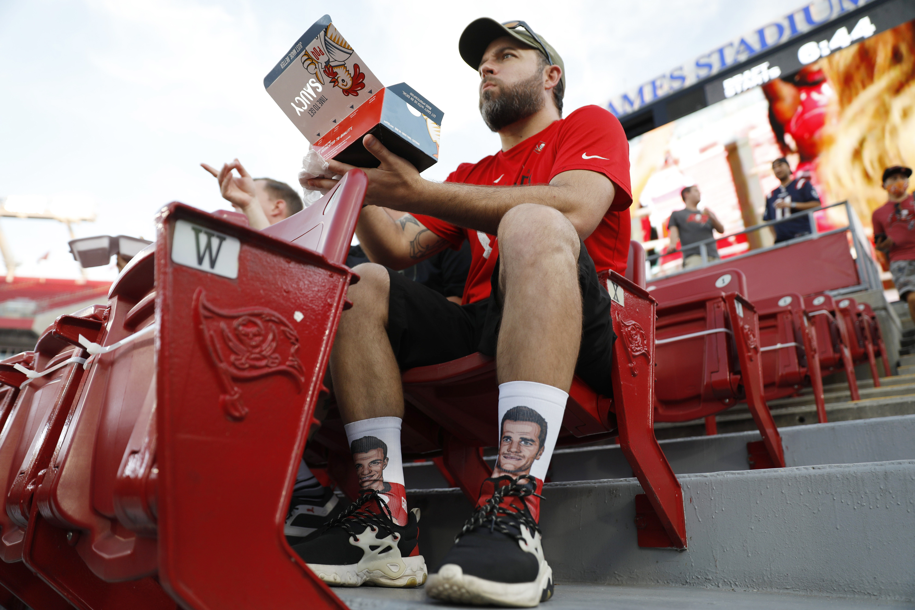 PHOTOS: Tampa Bay Buccaneers Welcome Eager Fans for 2021 NFL Draft Party -  FNN NEWS