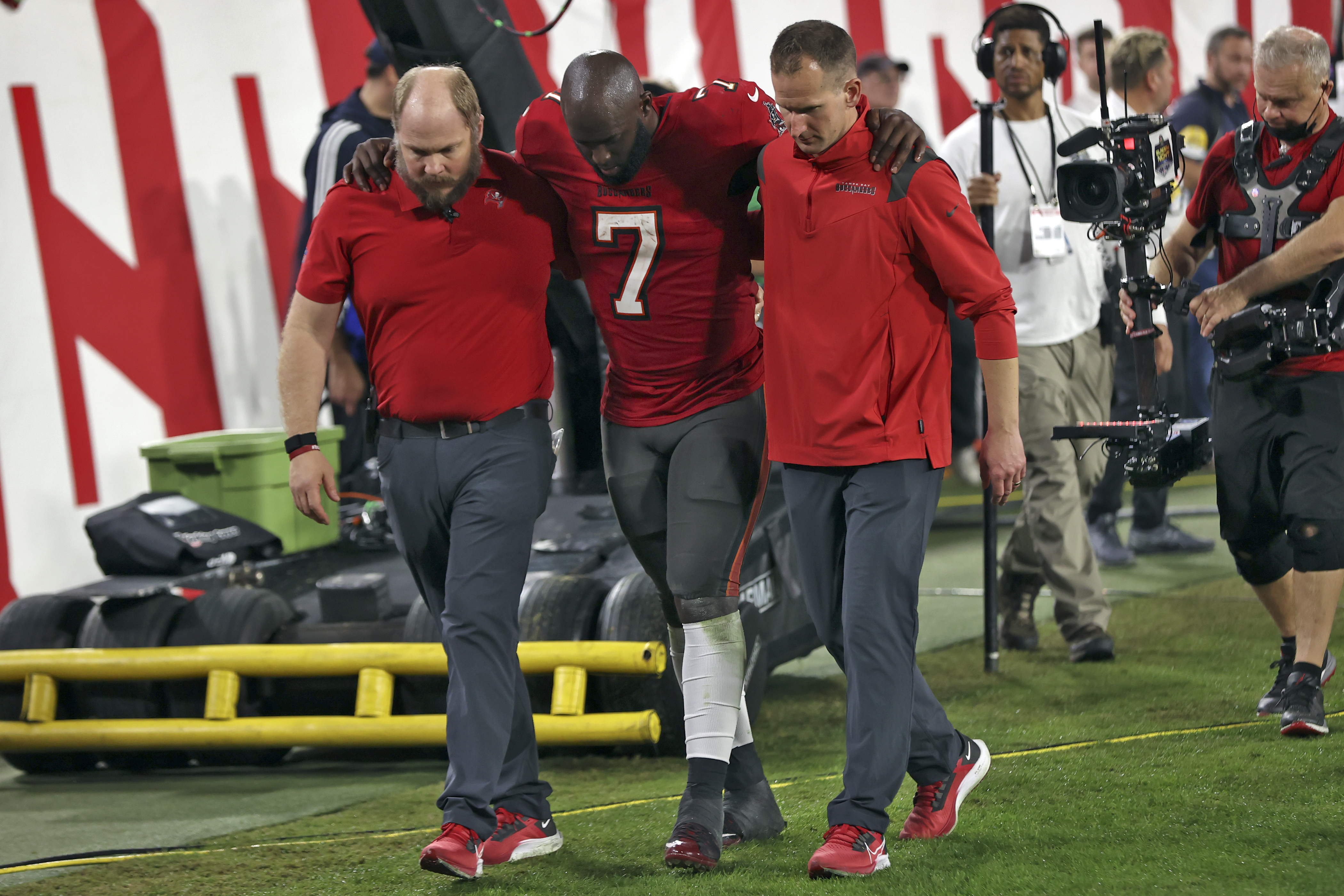 Bucs' Leonard Fournette waded through 'dead bodies' after Katrina