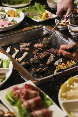 Review How To Eat Korean Barbecue At 66 Q Pot Korean Bbq And Hot