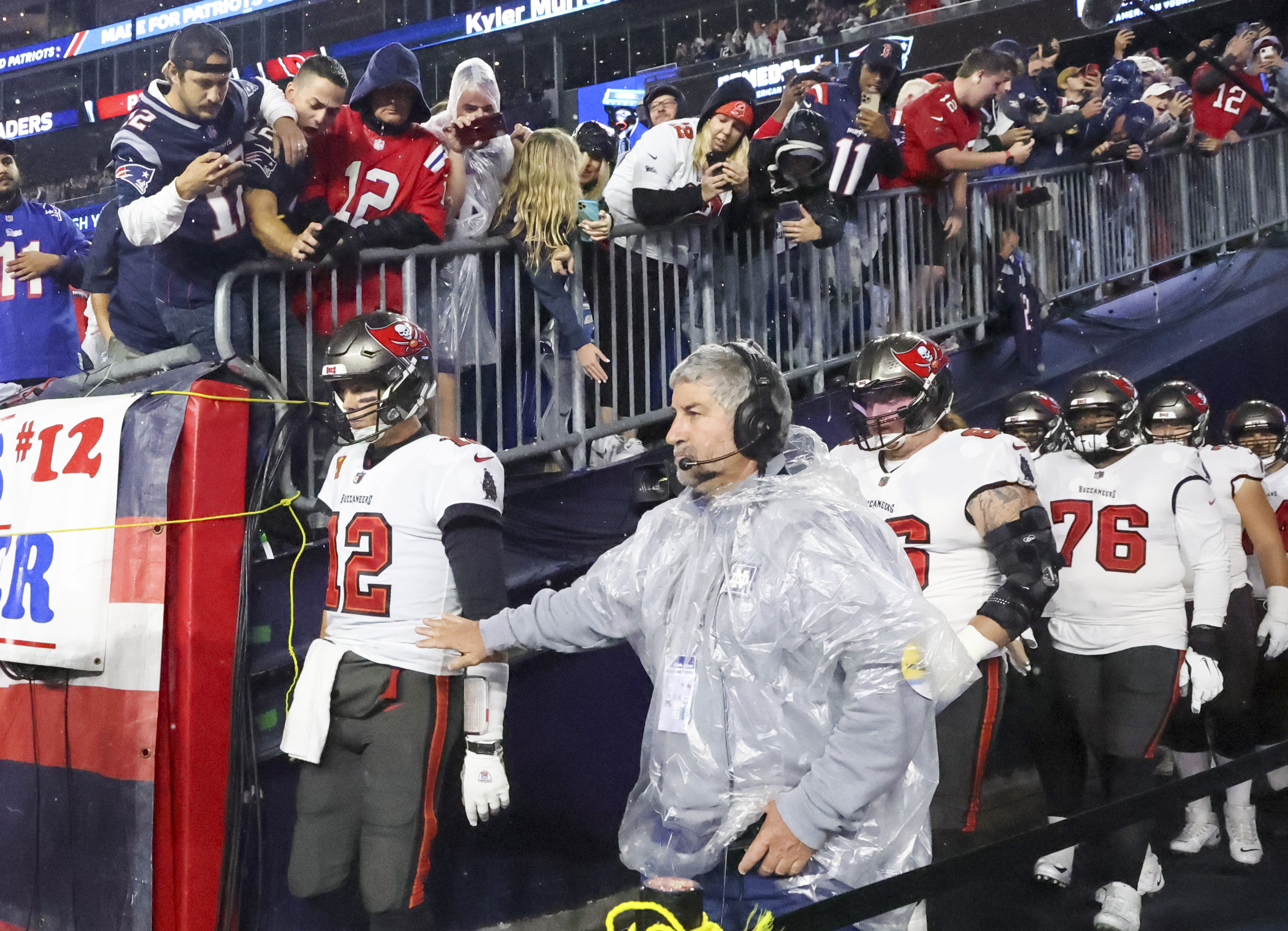 Mike Evans mistakenly gives Tom Brady's 600th TD to fan