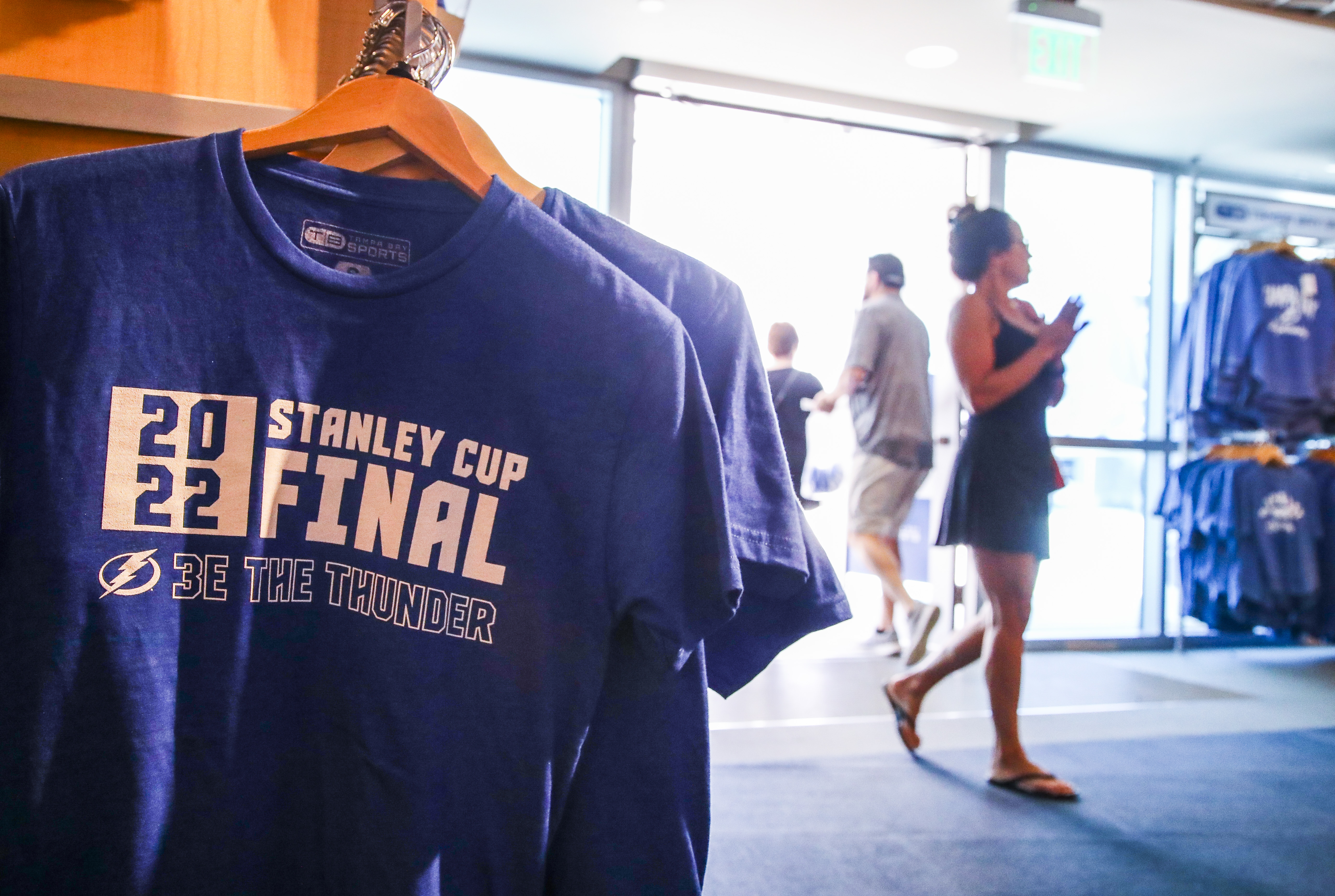Lightning fans stock up on latest playoff gear