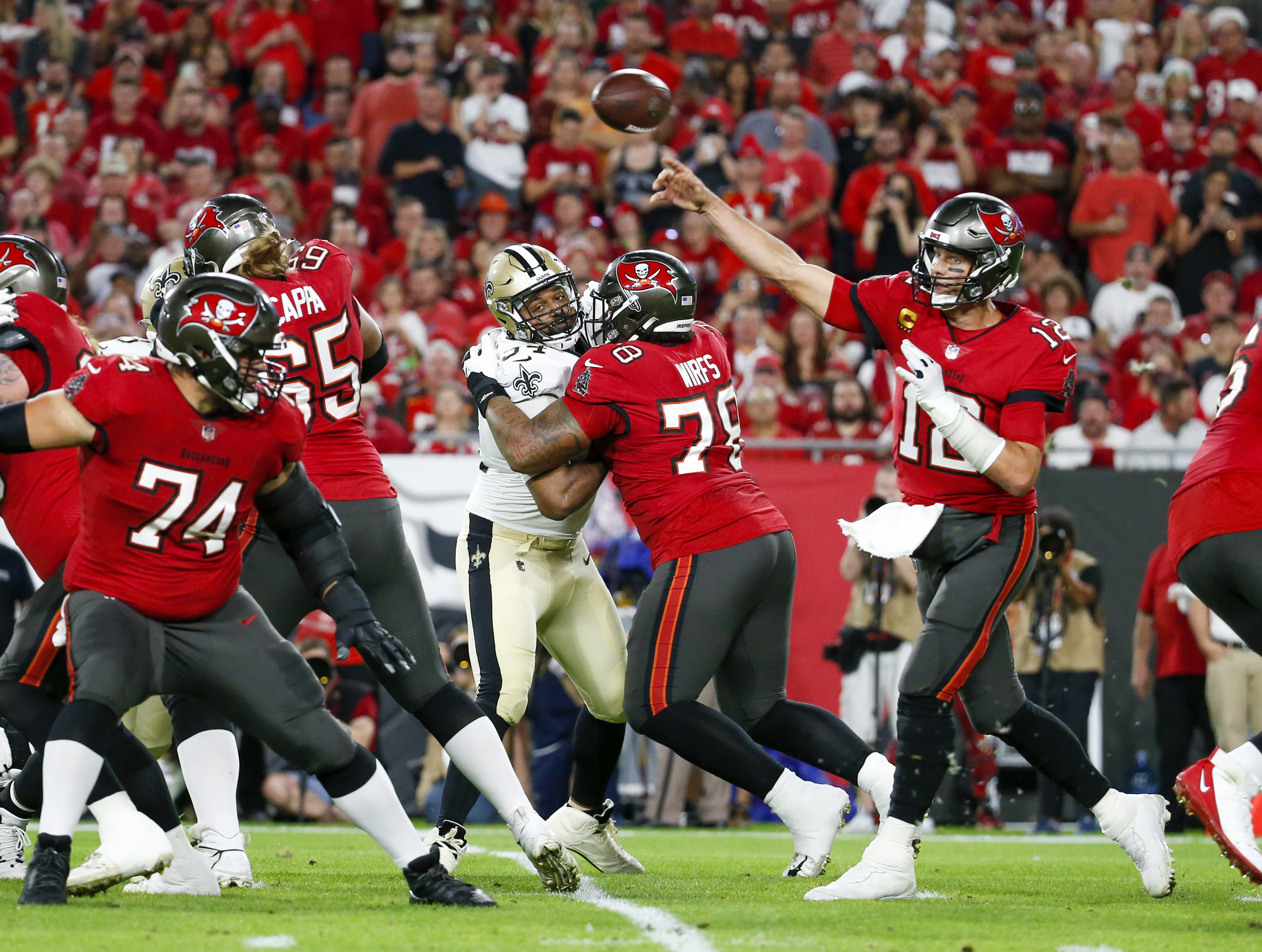 Bucs stifle Saints to take control of the NFC South