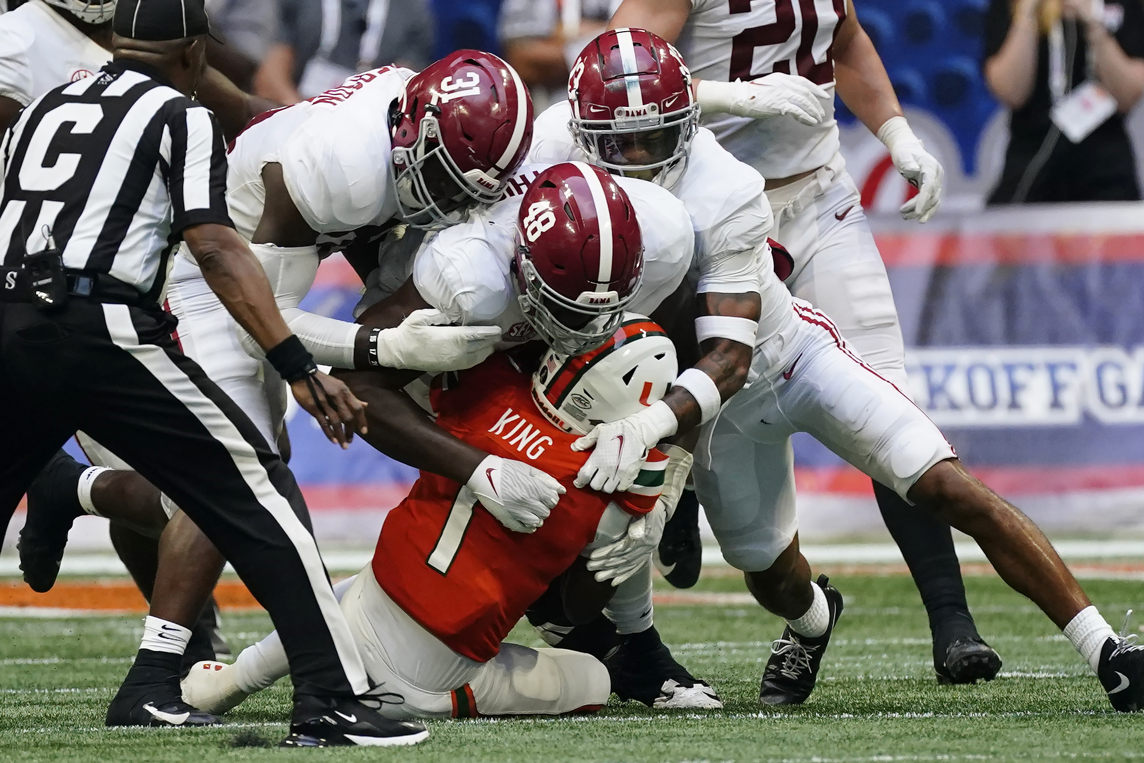 QB Bryce Young powers No. 1 Alabama's rout of No. 14 Miami - Los