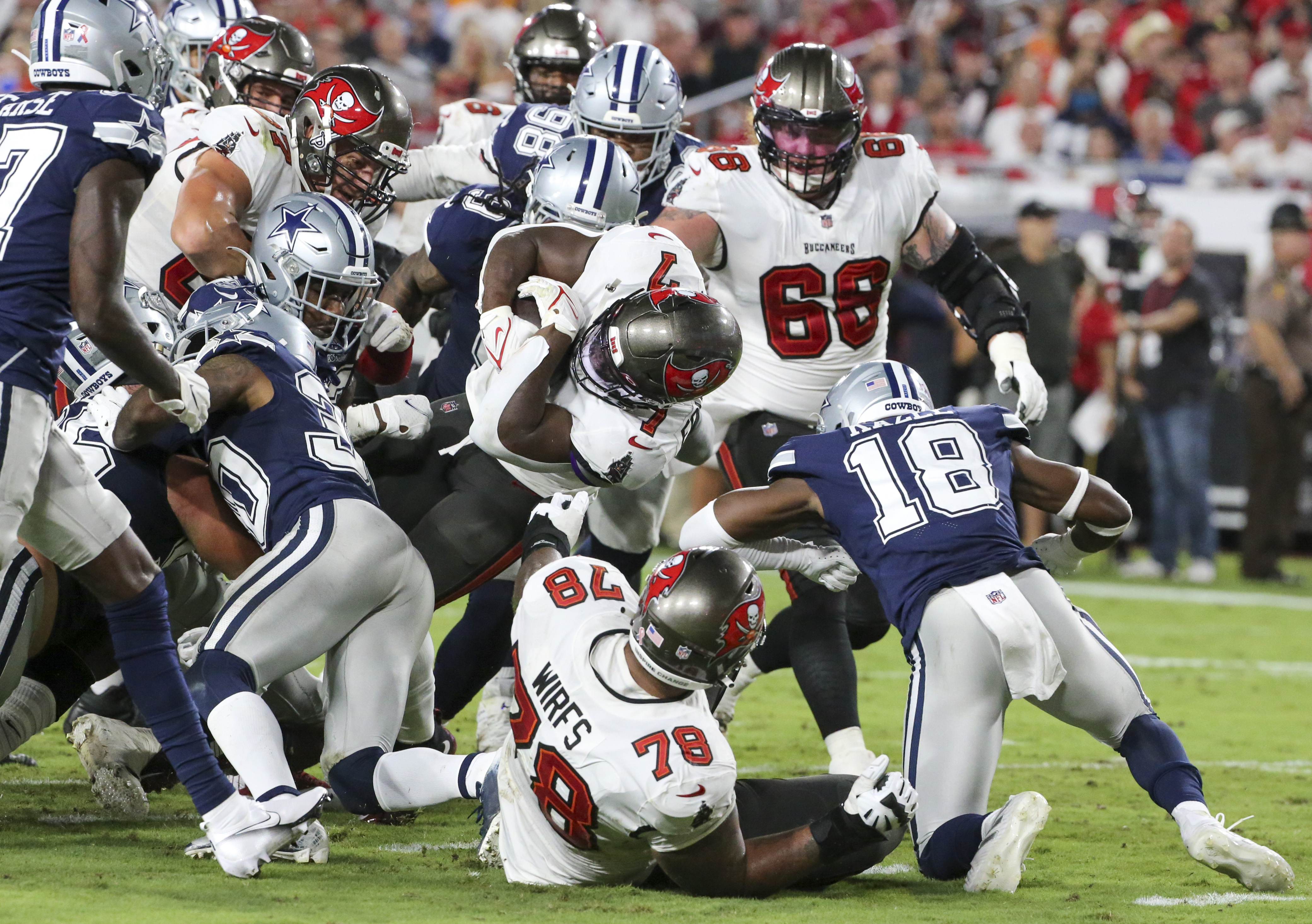 Buccaneers' Sean Murphy-Bunting suffers gruesome arm injury in matchup vs.  Cowboys