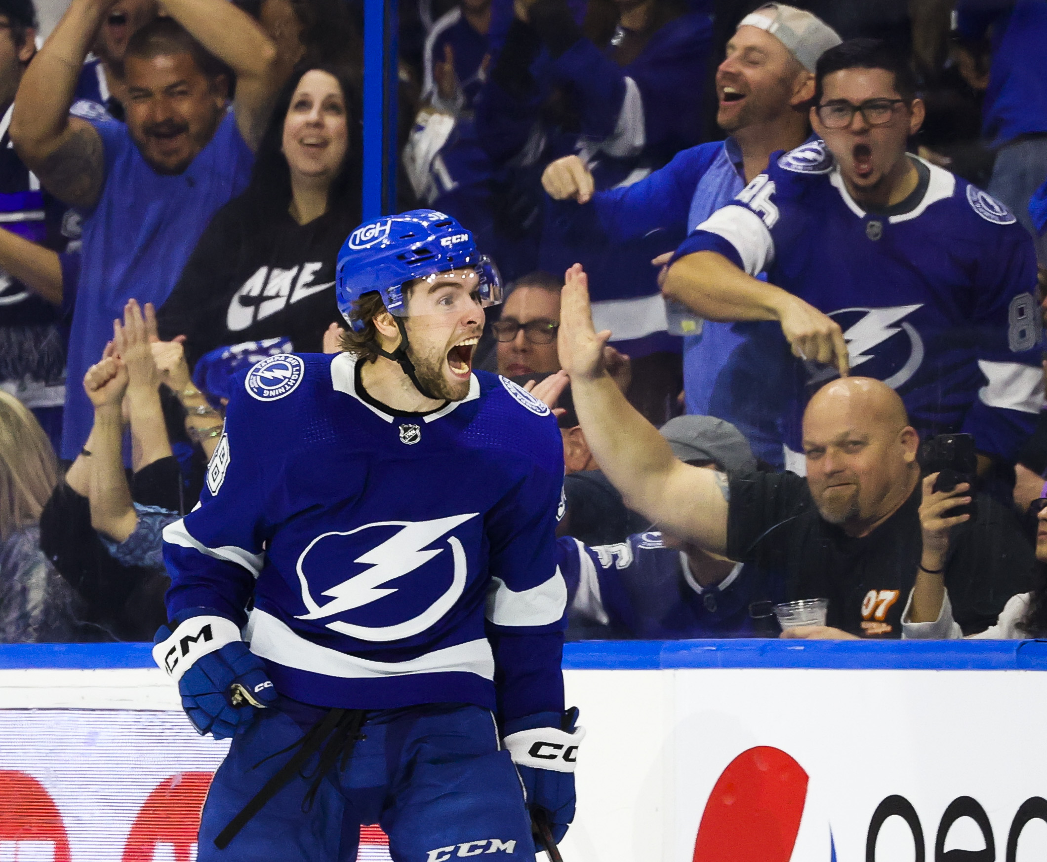 Lightning top Avalanche, 3-2, to send Stanley Cup Final back to Tampa Bay –  Greeley Tribune