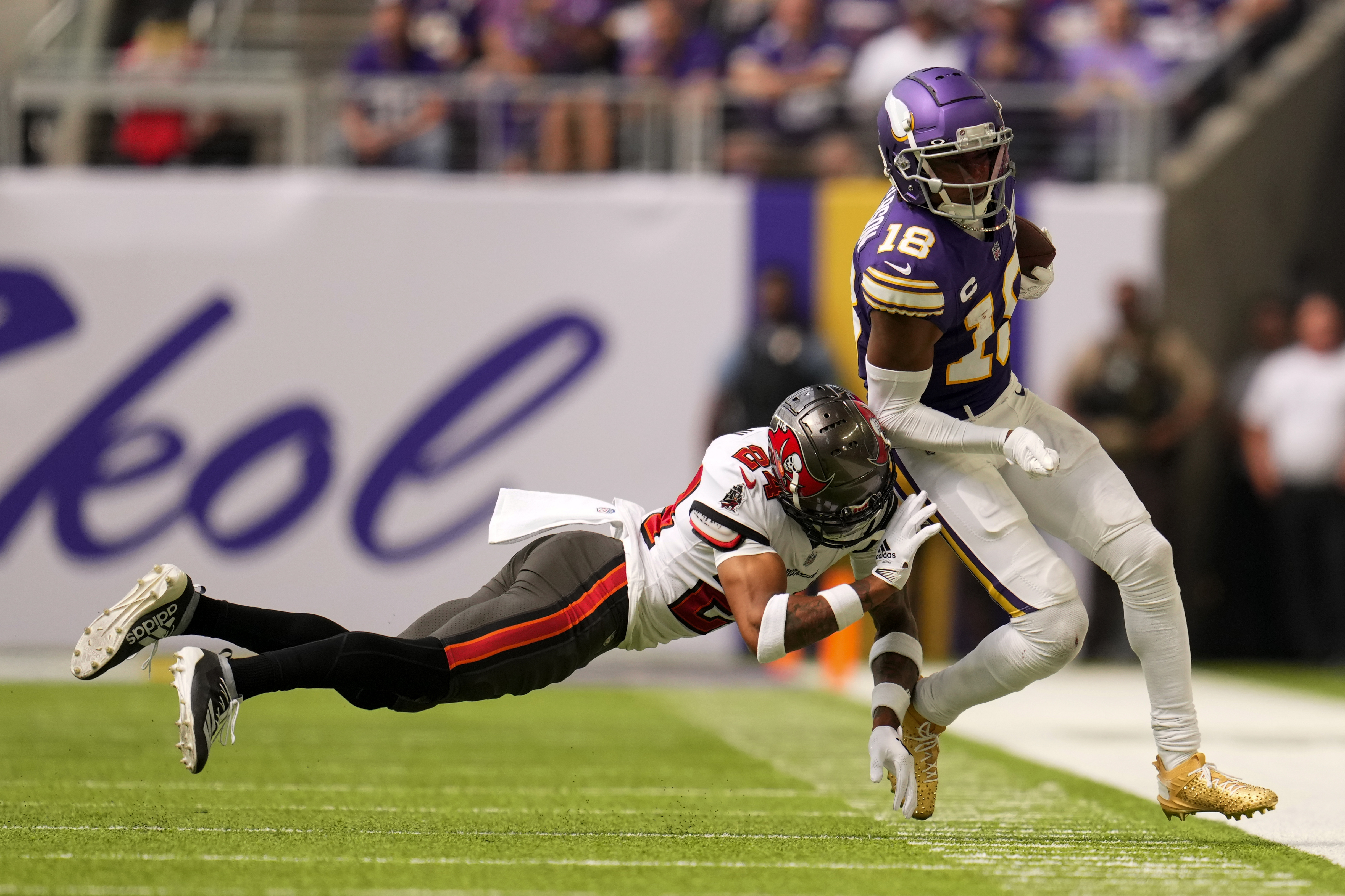 Justin Jefferson breaks Vikings' rookie receptions mark - Daily