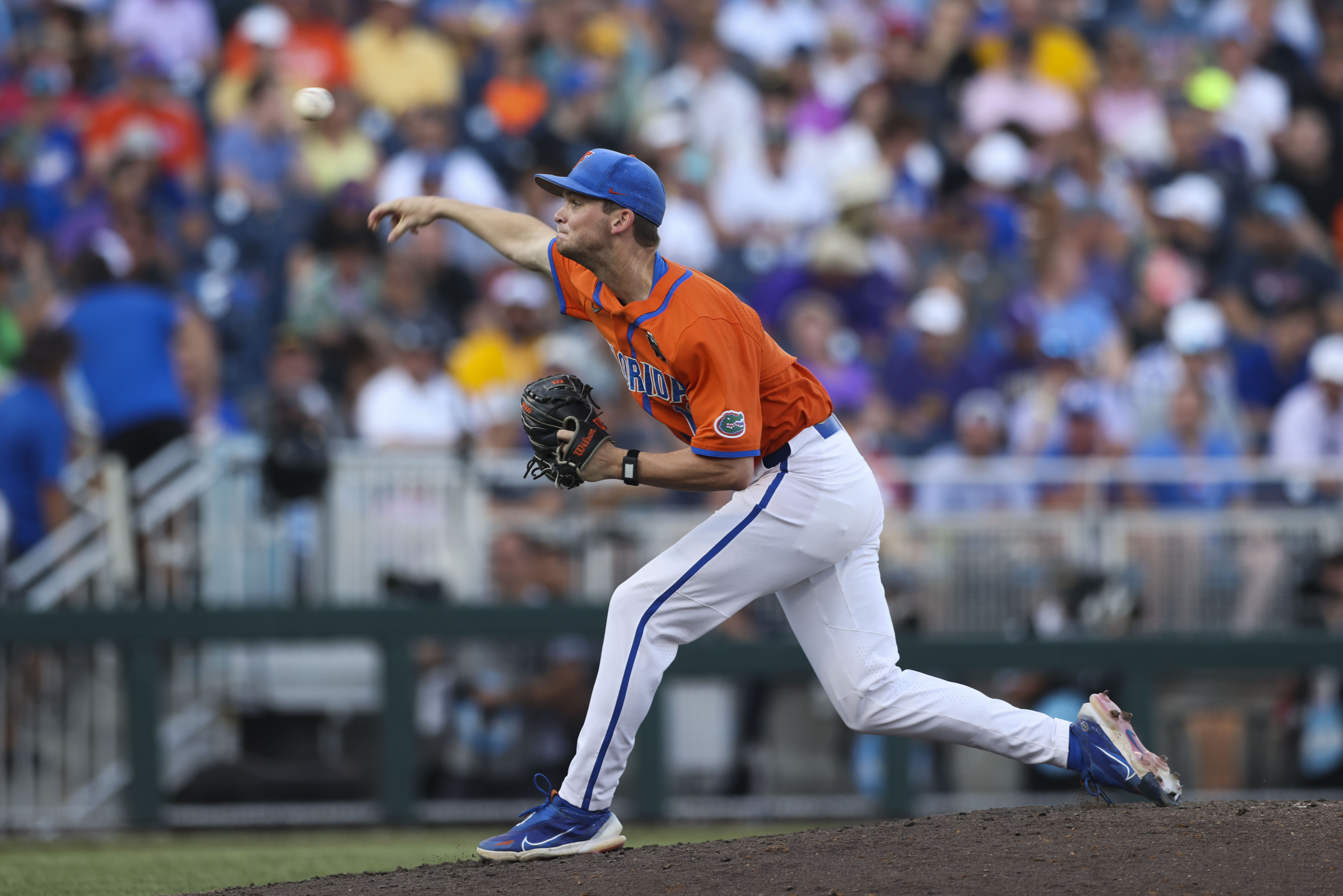 LSU wins 1st College World Series title since 2009, beating Florida 18-4  one day after 20-run loss