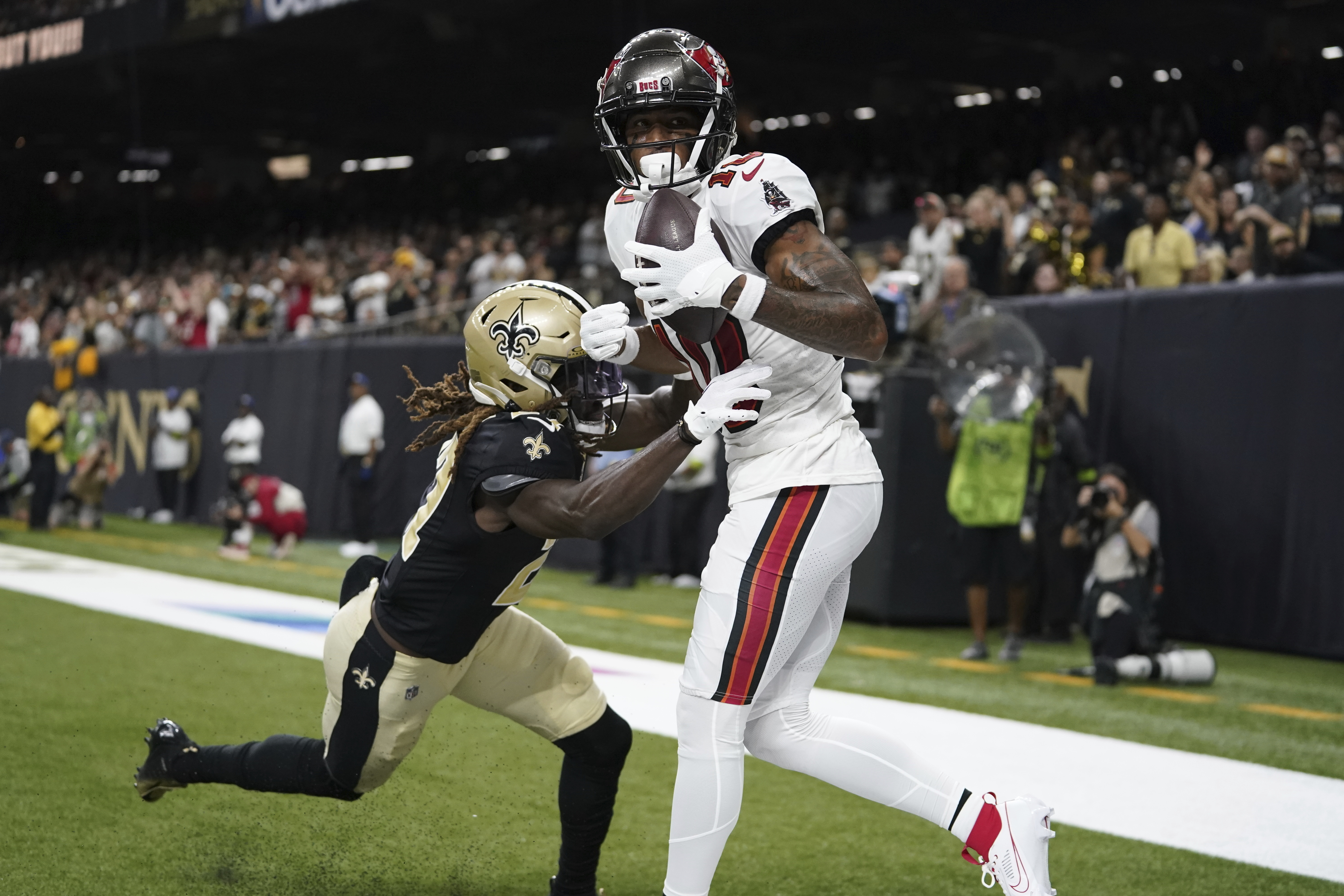 Bucs stifle Saints to take control of the NFC South