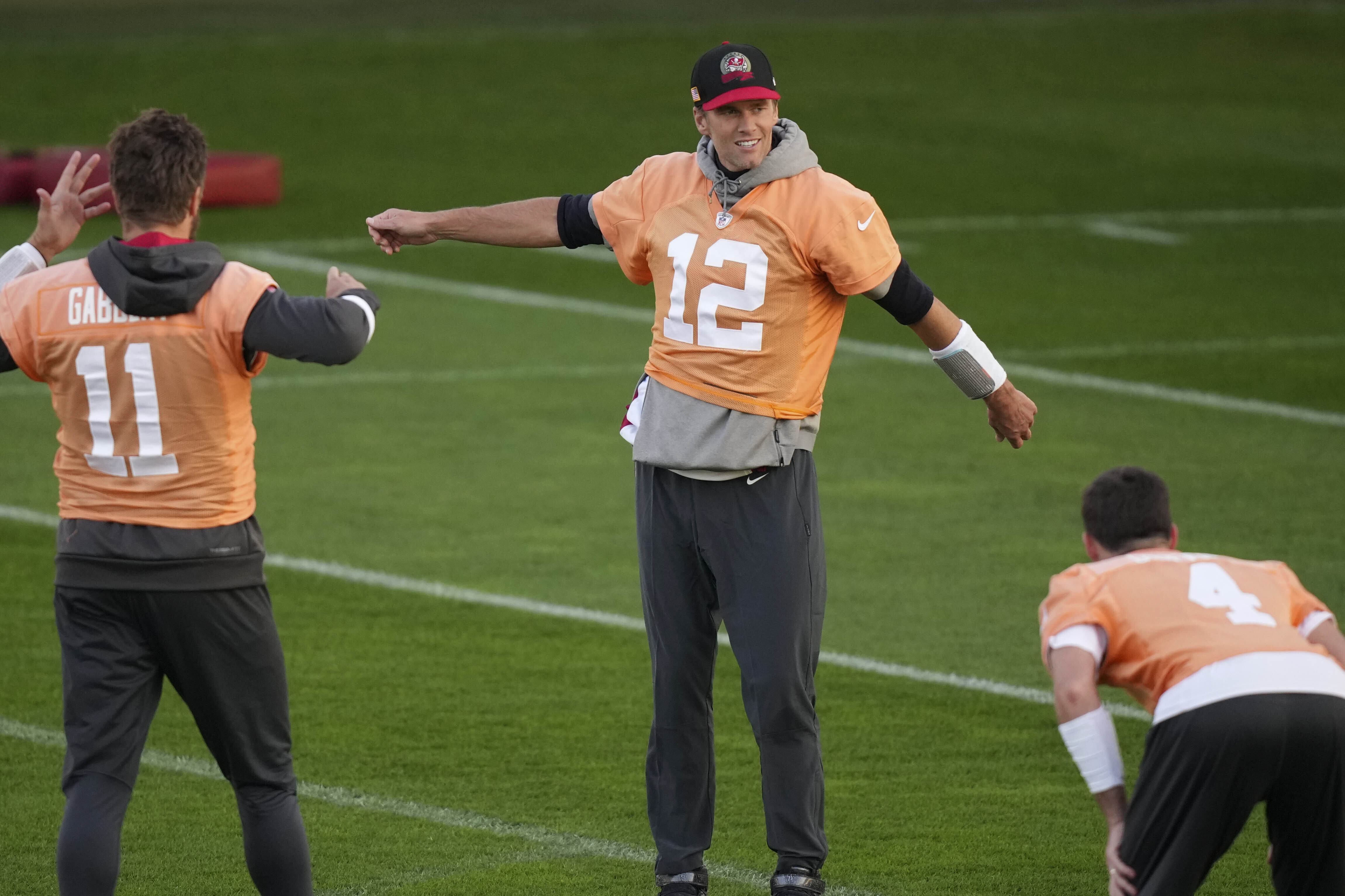 Munich, Germany. 11th Nov, 2022. American Football, NFL, Tampa Bay  Buccaneers - Seattle Seahawks, Matchday 10, Allianz Arena: Training Tampa  Bay Buccaneers. The players with Tom Brady (front 2nd from left) take