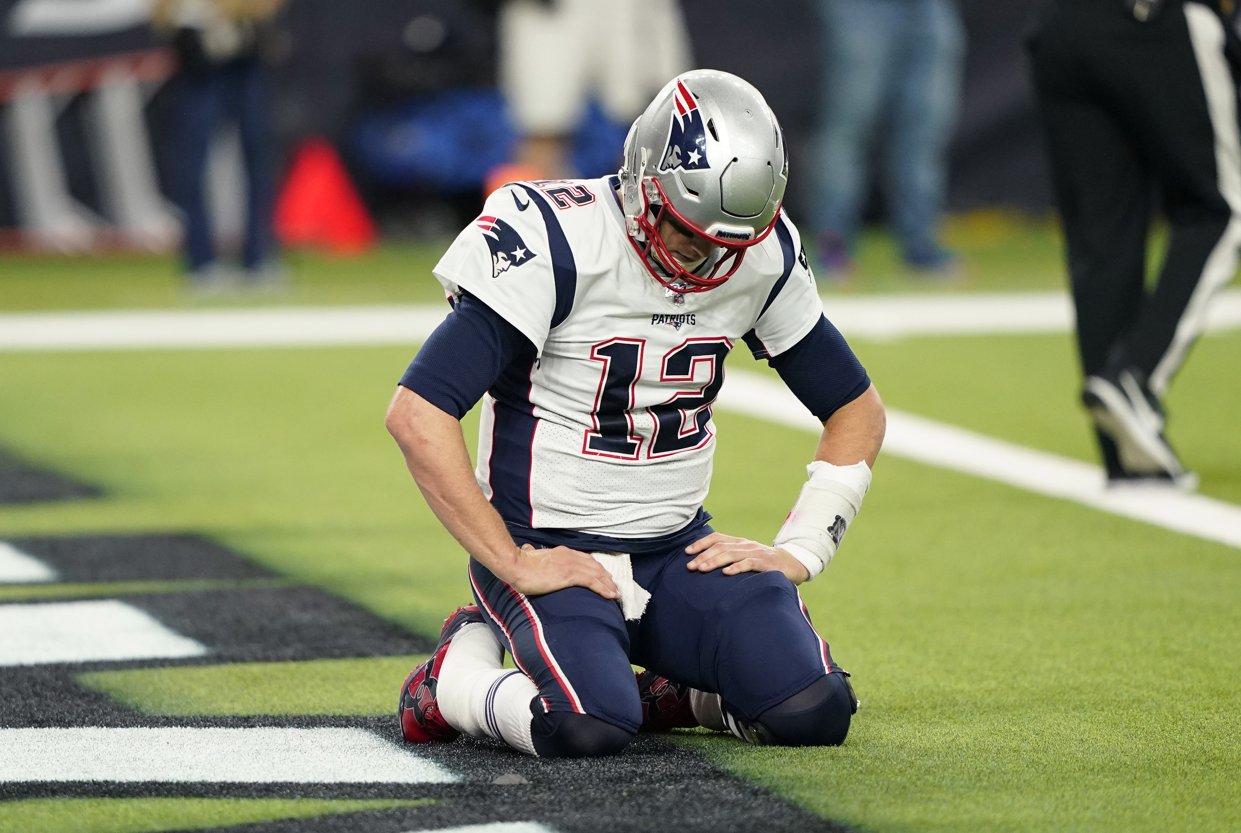 Tom Brady took Patriots' letdown loss to Dolphins hard: 'just tossing and  turning, not much sleep' 