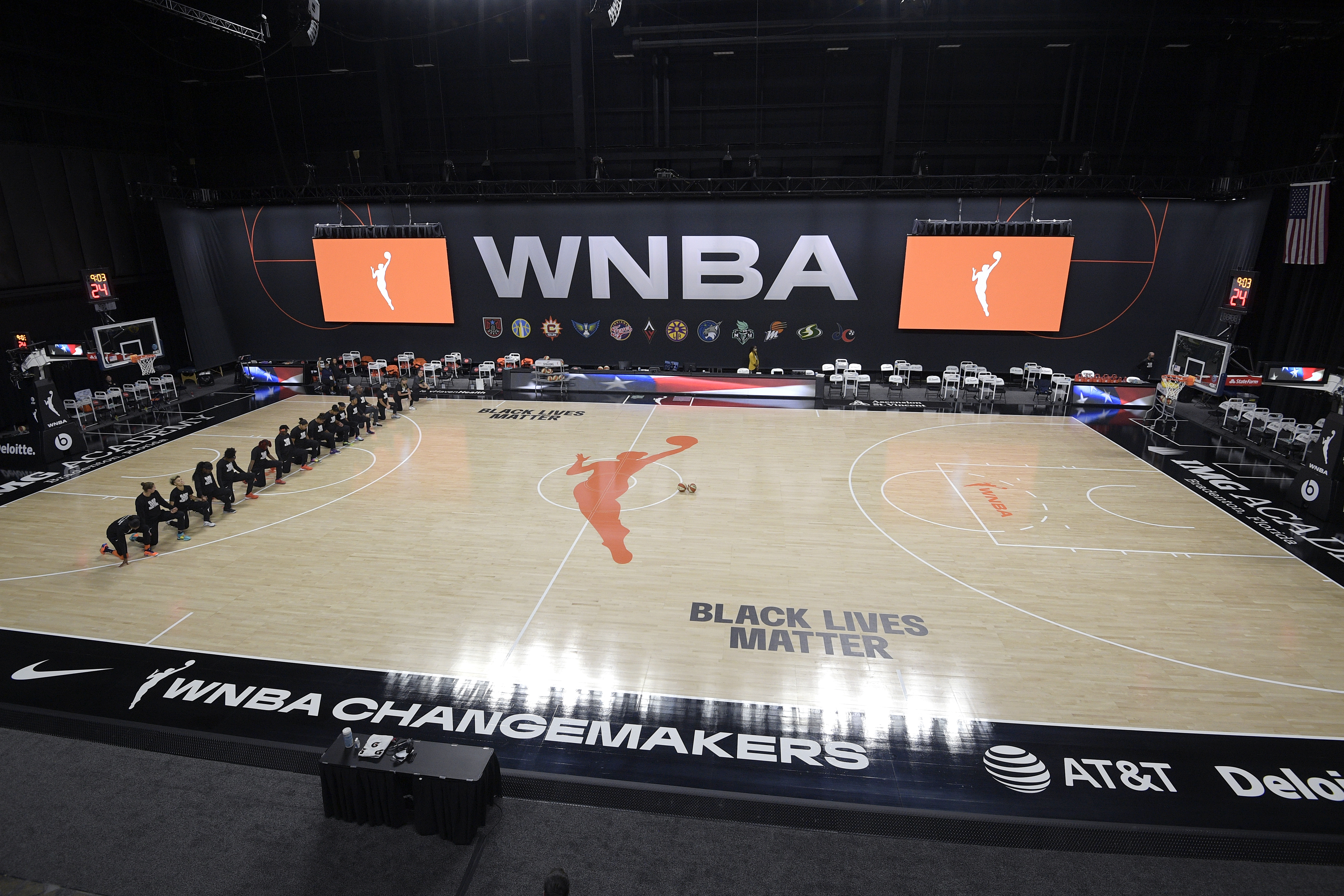 LA Sparks stand on court for anthem before decisive Game 5 of WNBA Finals -  ESPN