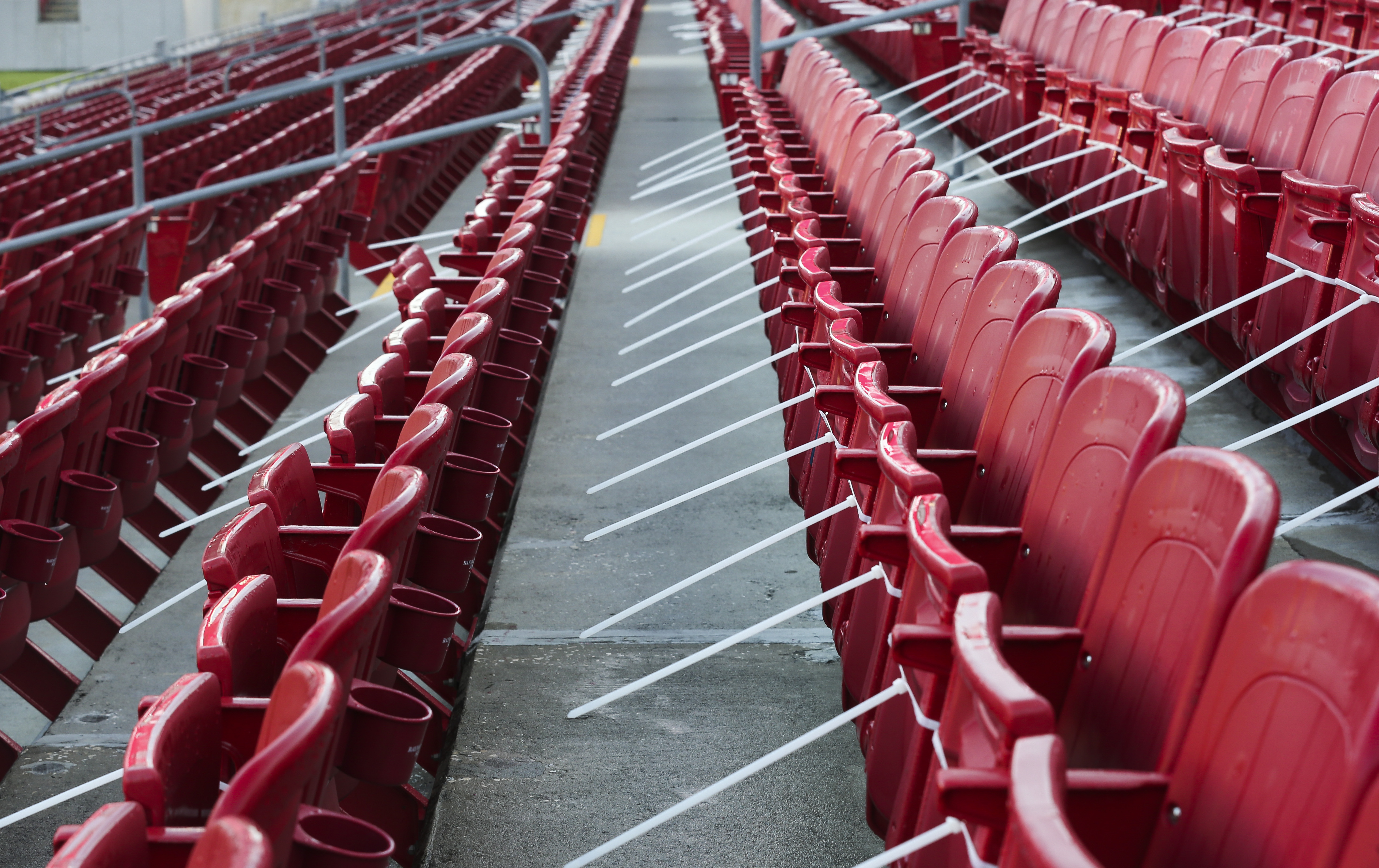 Empty seats embarrassment for NFL's New York Giants and Tampa Bay