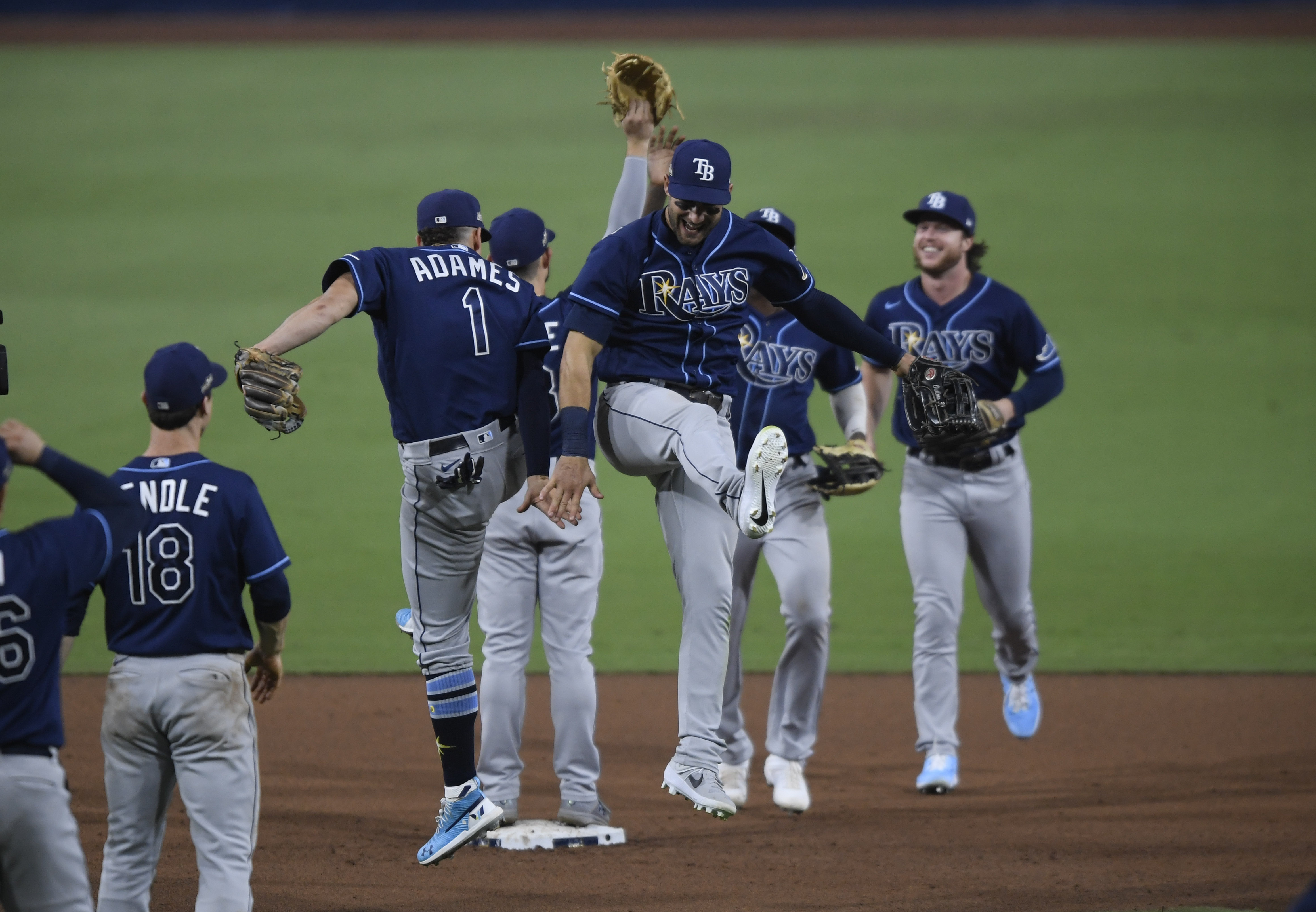 Rays Thwart Phillies and Even World Series - The New York Times
