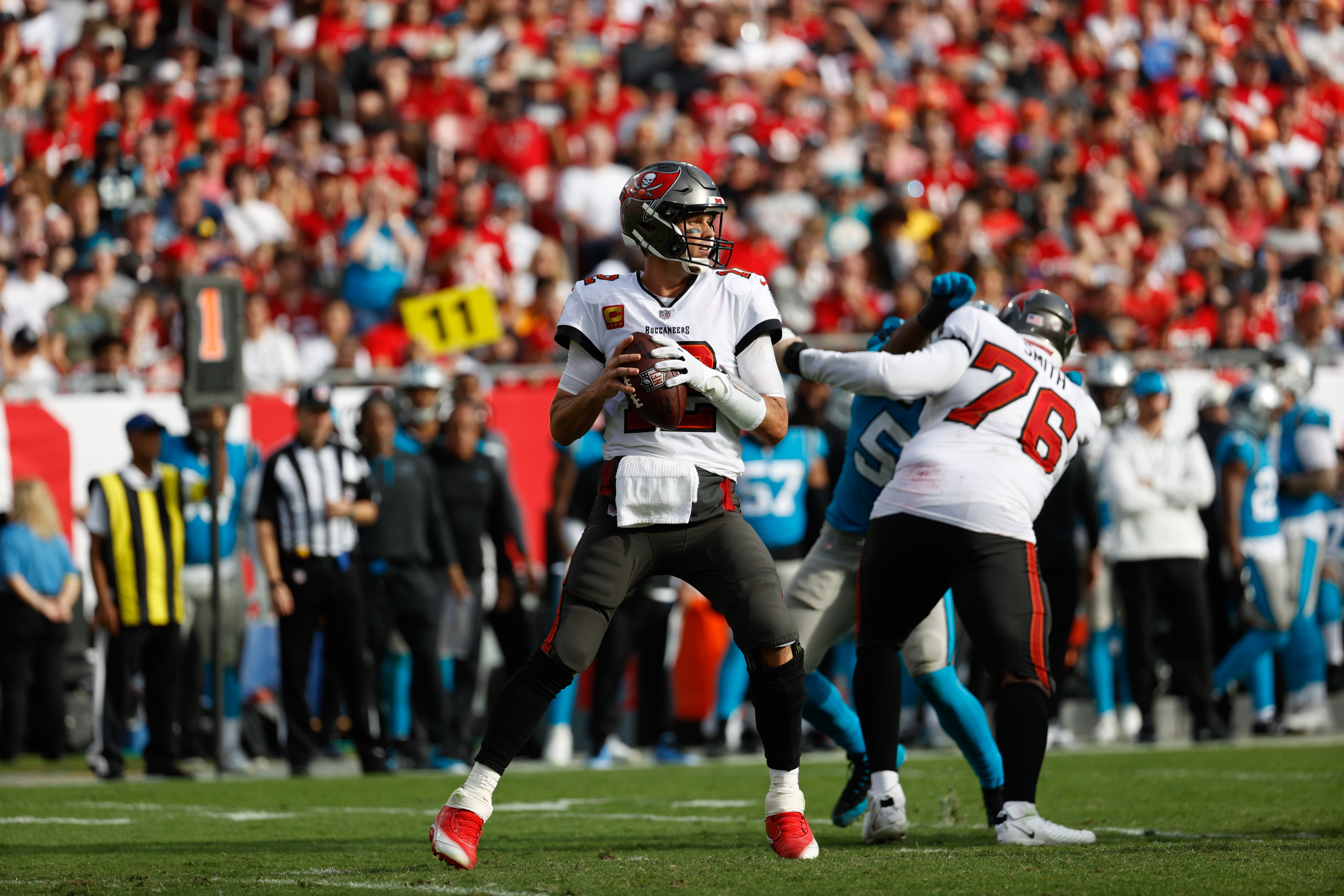 Bucs clinch the NFC South after crazy final play 