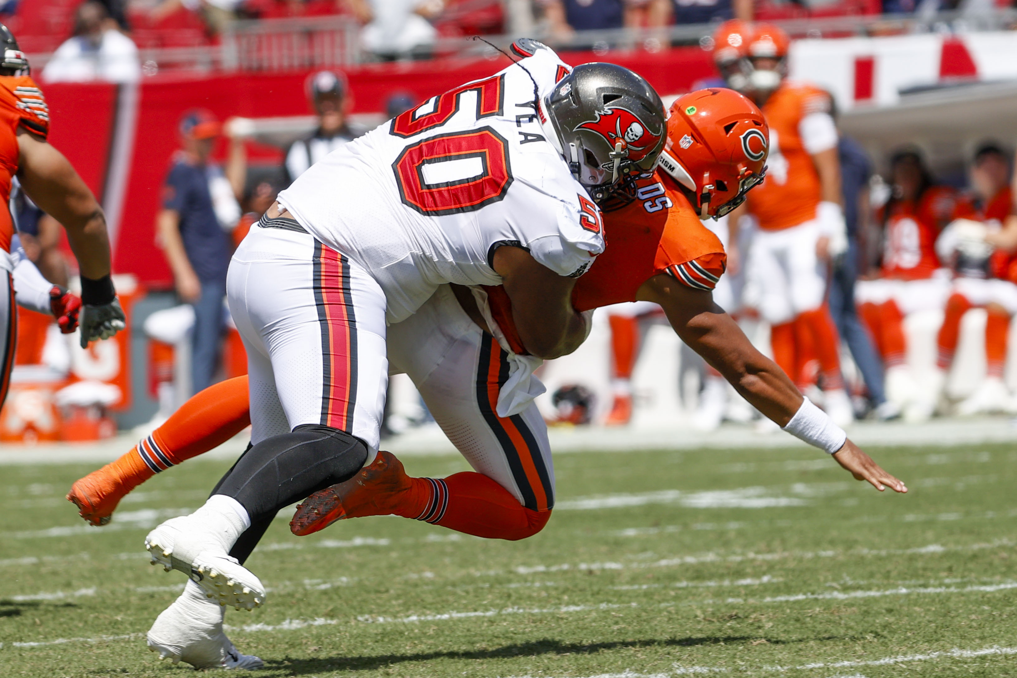 Shaquil Barrett comes up with the pick-six to help the Buccaneers seal the  victory against the Bears