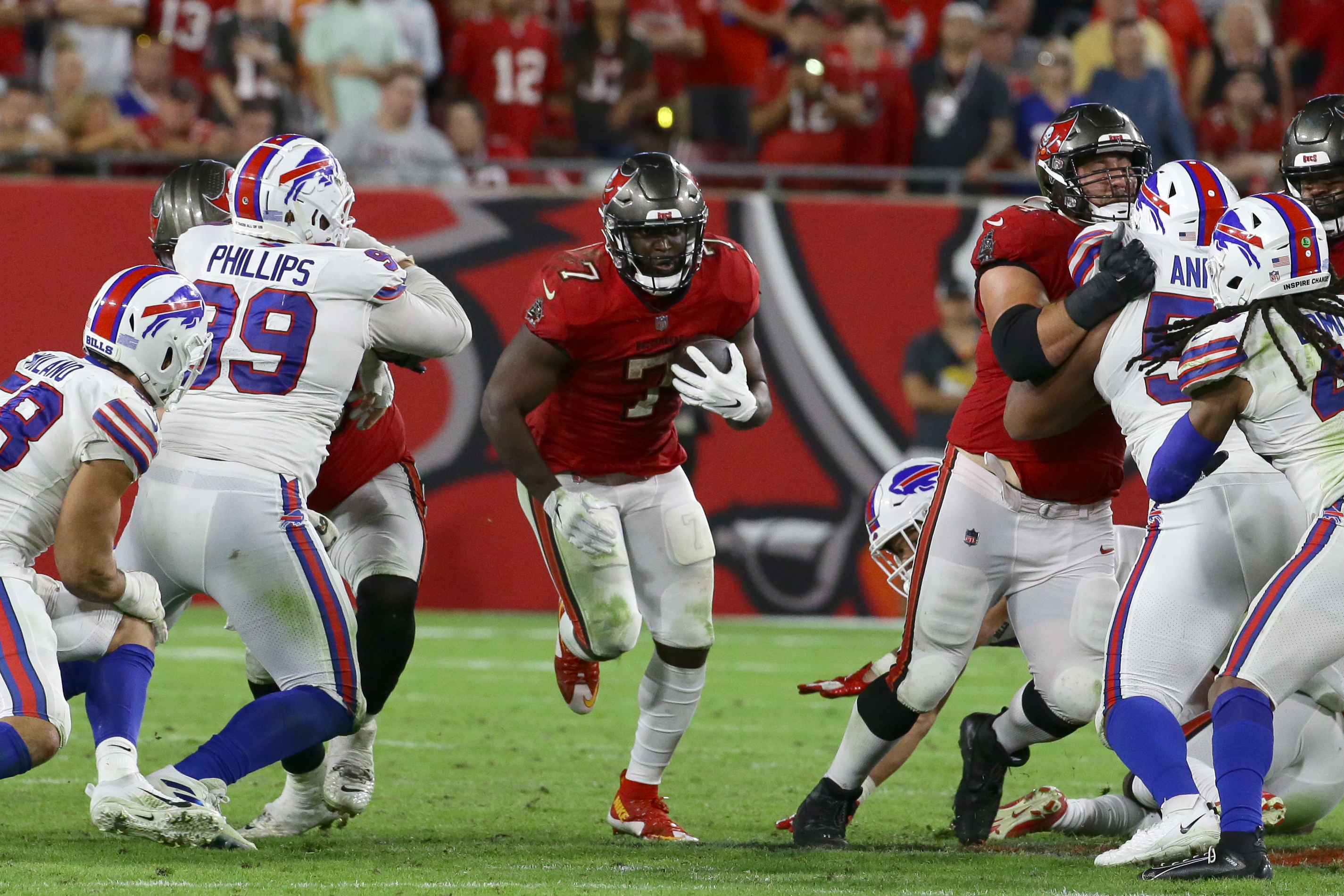 Free Agency Update: ILB Minter Re-Sign Deal with Tampa Bay Buccaneers