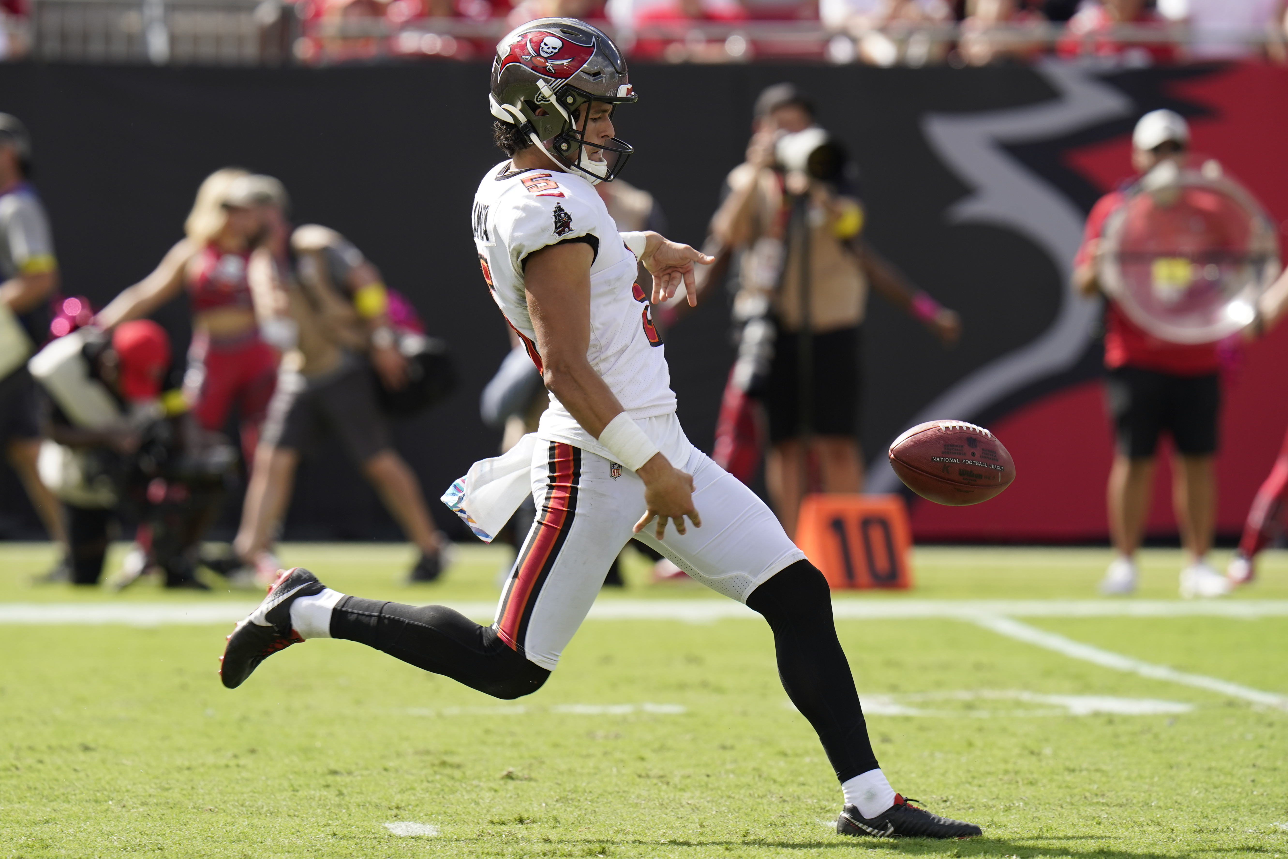 Buccaneers officially sign Georgia punter Jake Camarda after NFL Draft