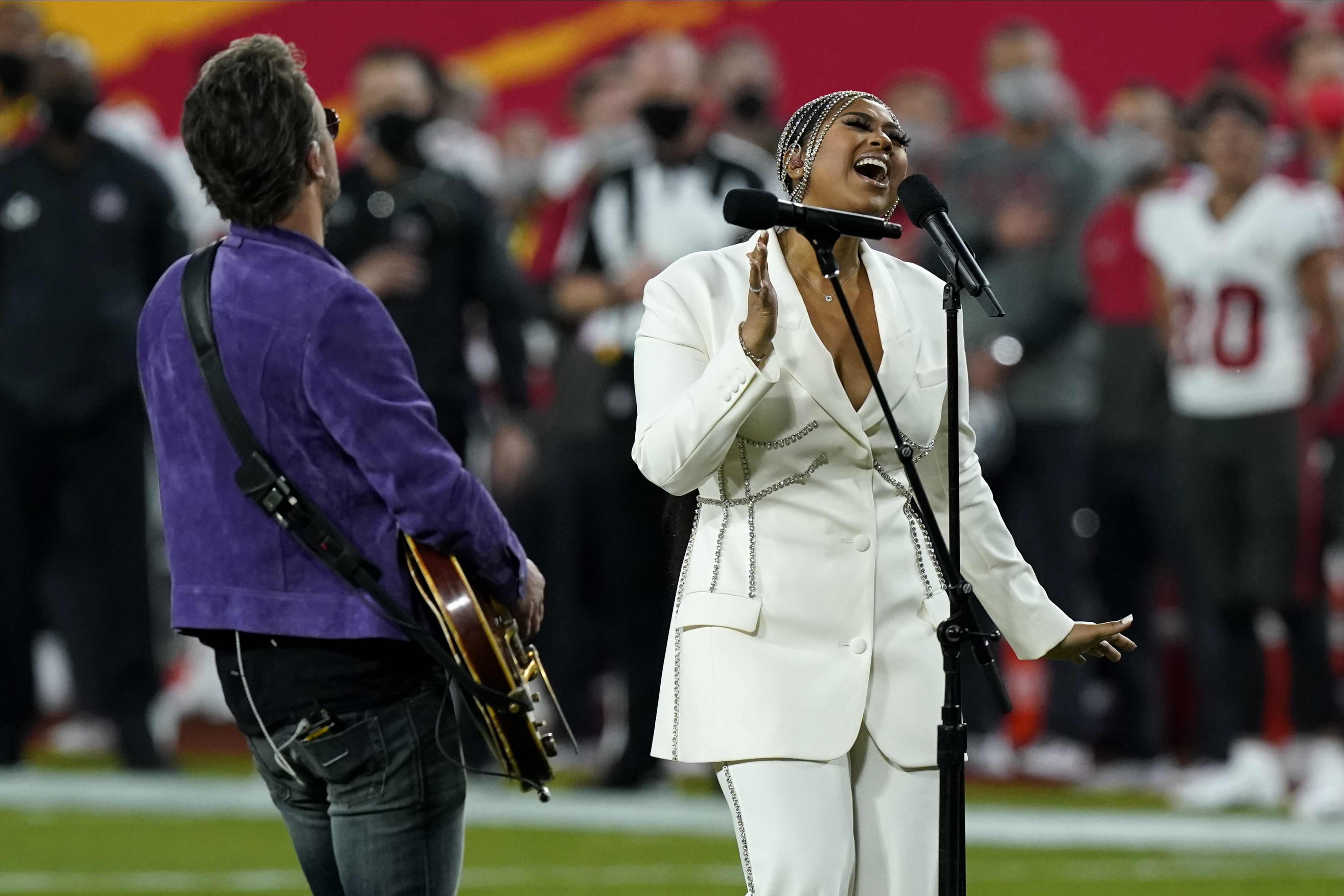 Jazmine Sullivan & Eric Church Sing the National Anthem at Super