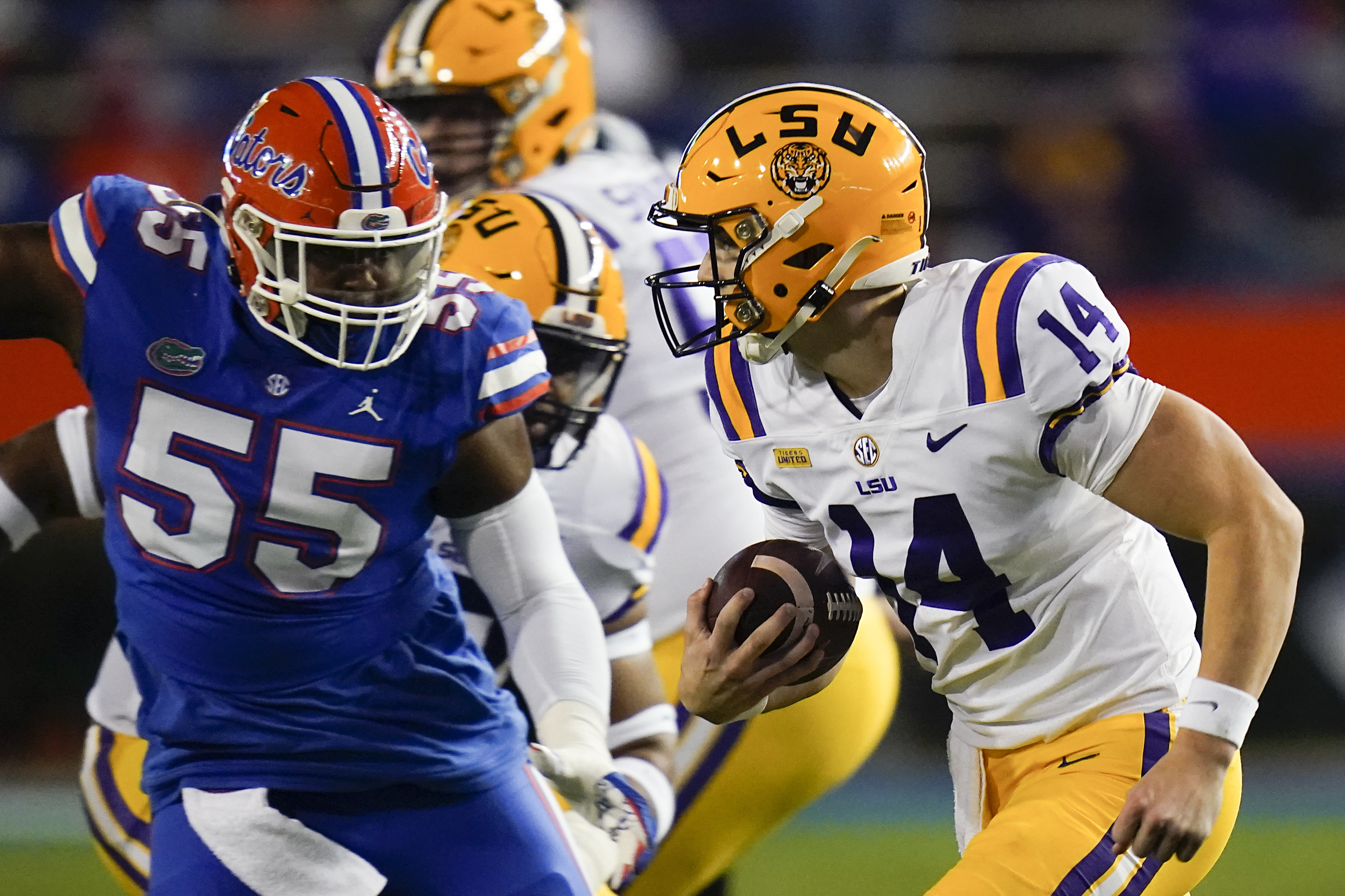 Florida Gators baseball falls to LSU in extra innings, must dig