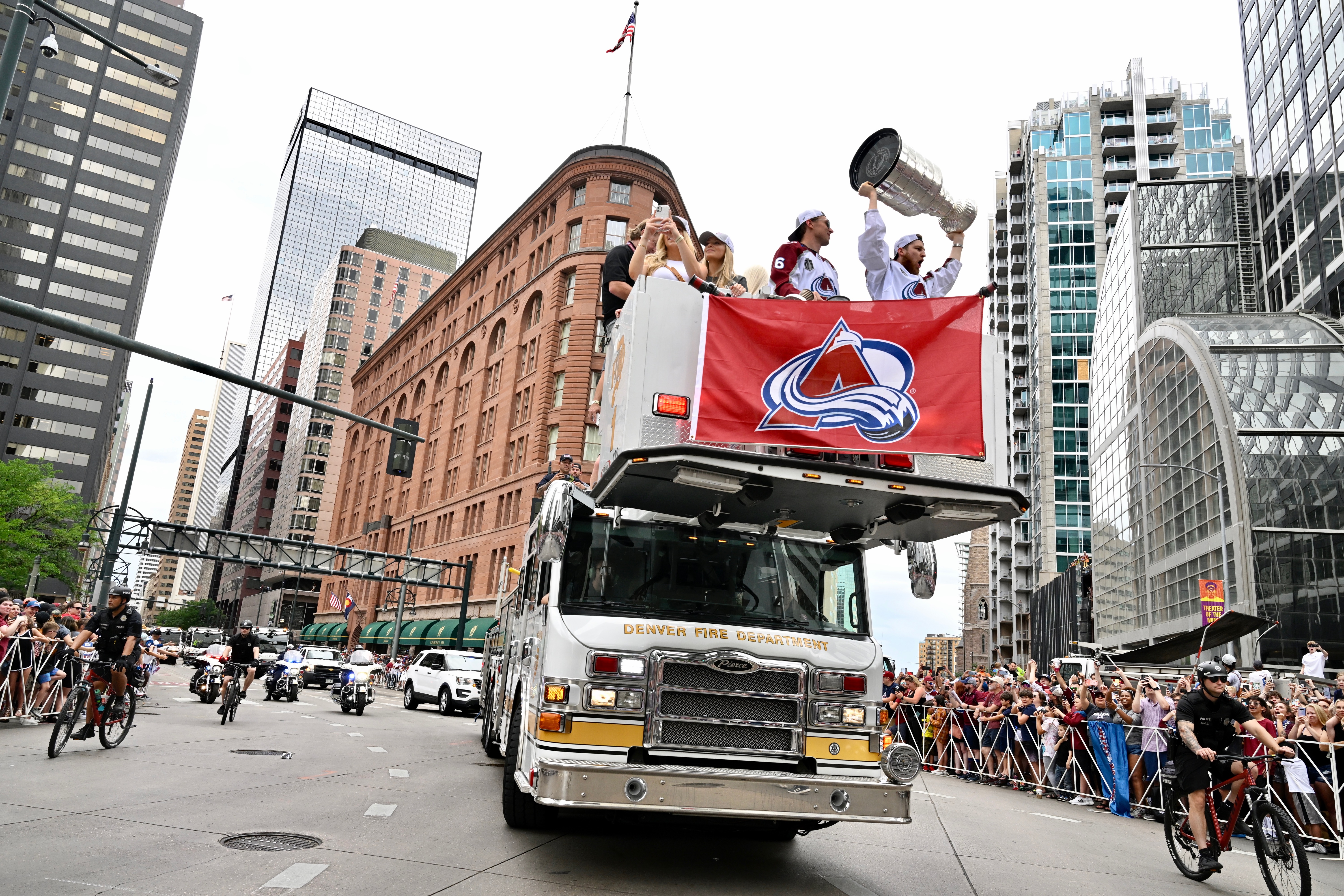 Denver Police Officer Tries to Stop Bowen Byram From Rejoining Stanley Cup  Parade