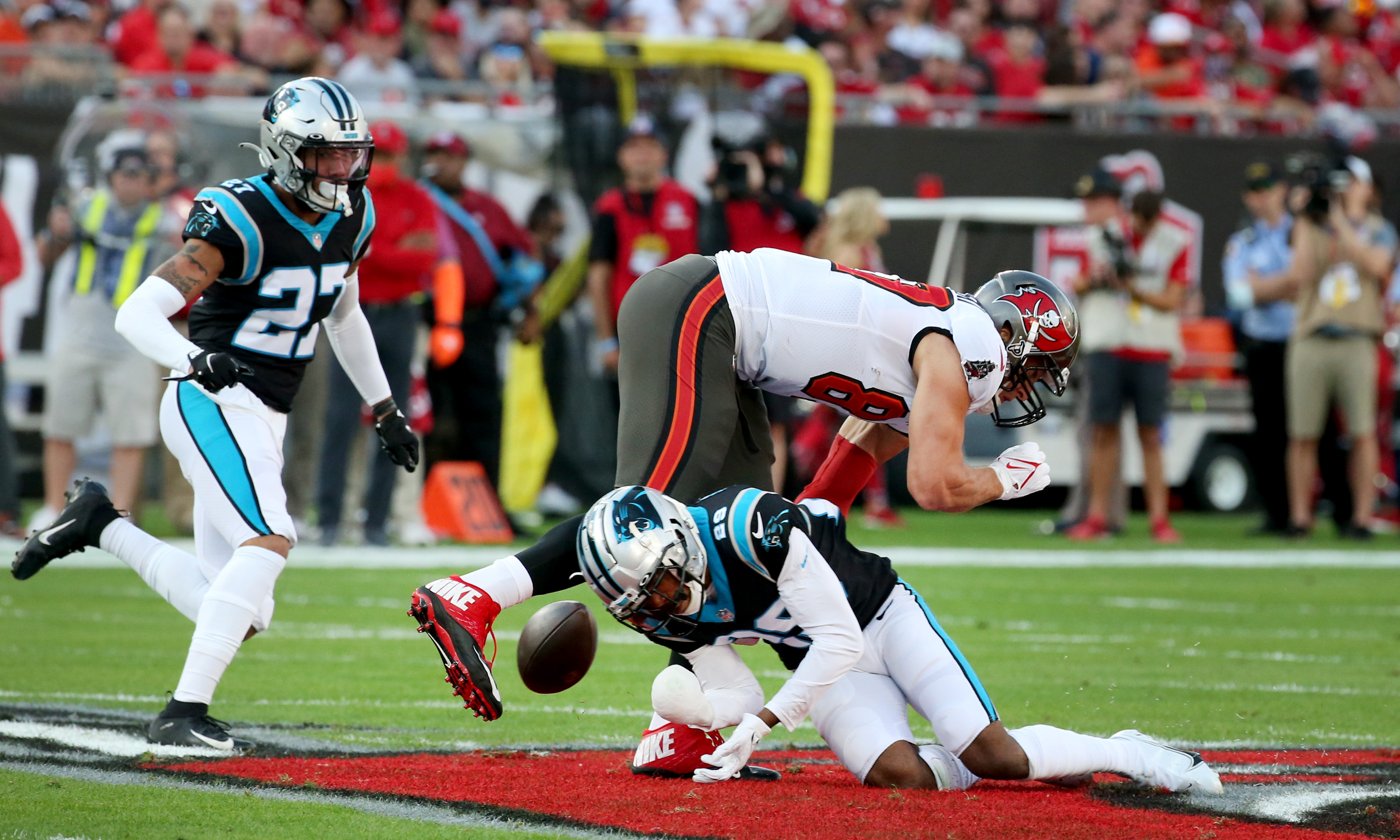 Tampa, United States. 09th Jan, 2022. Carolina Panthers' Robby Anderson  (11) for a touchdown against Tampa Bay Buccaneers' Sean Murphy-Bunting (23)  during the second half at Raymond James Stadium in Tampa, Florida