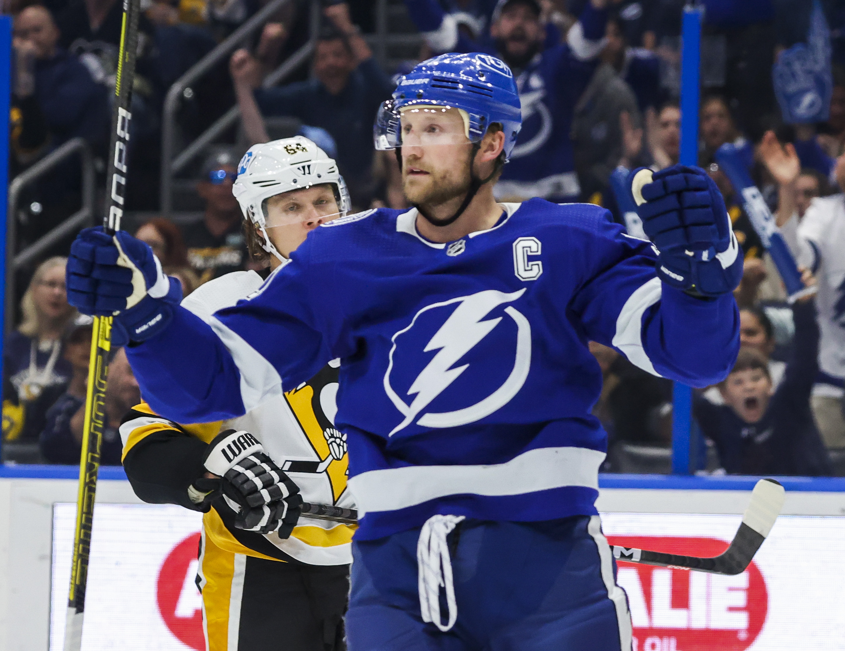 STEVEN STAMKOS UPSET @ TAMPA BAY LIGHTNING OVER CONTRACT