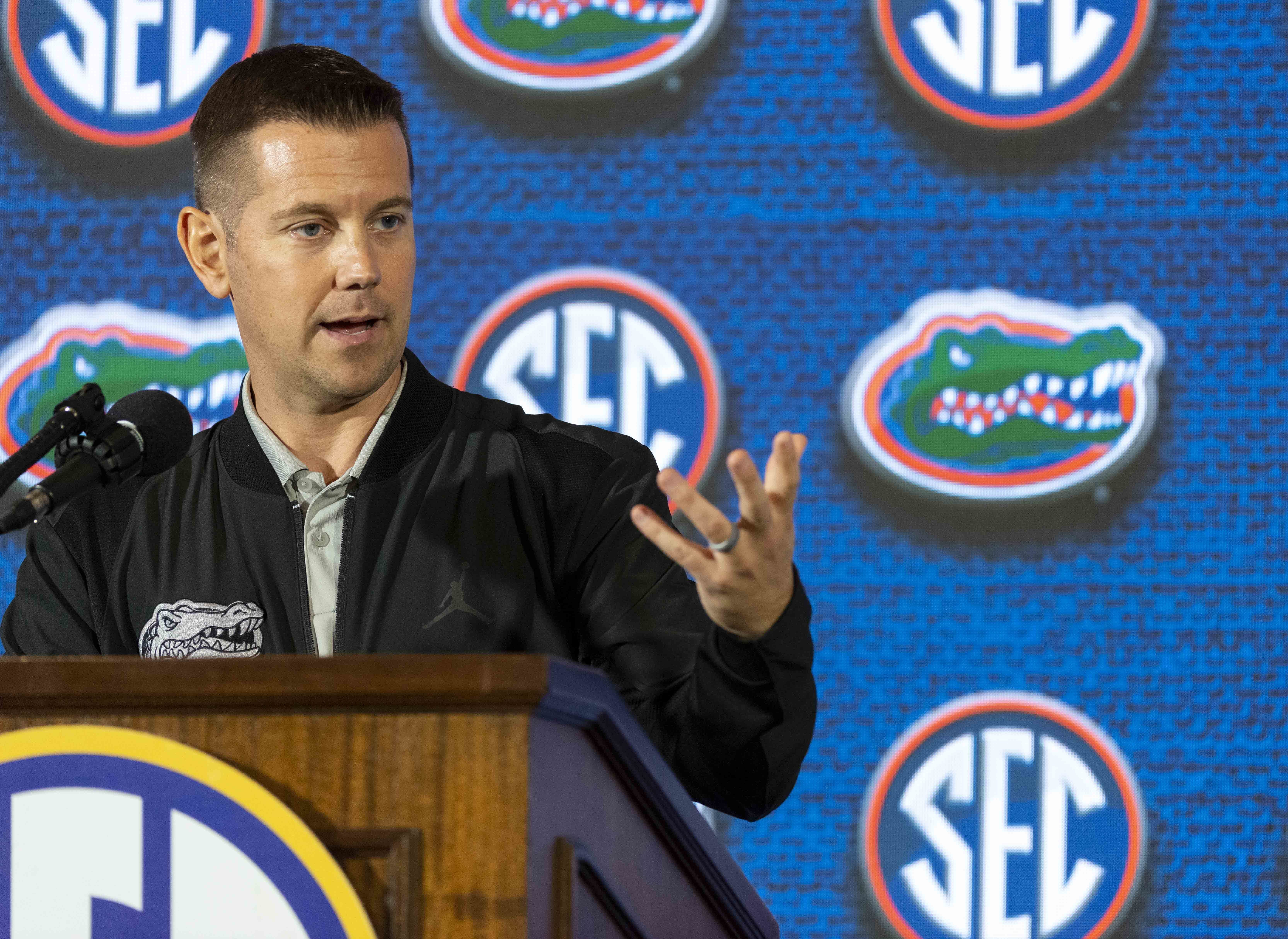 Florida's women's basketball coach resigns for 'personal reasons'