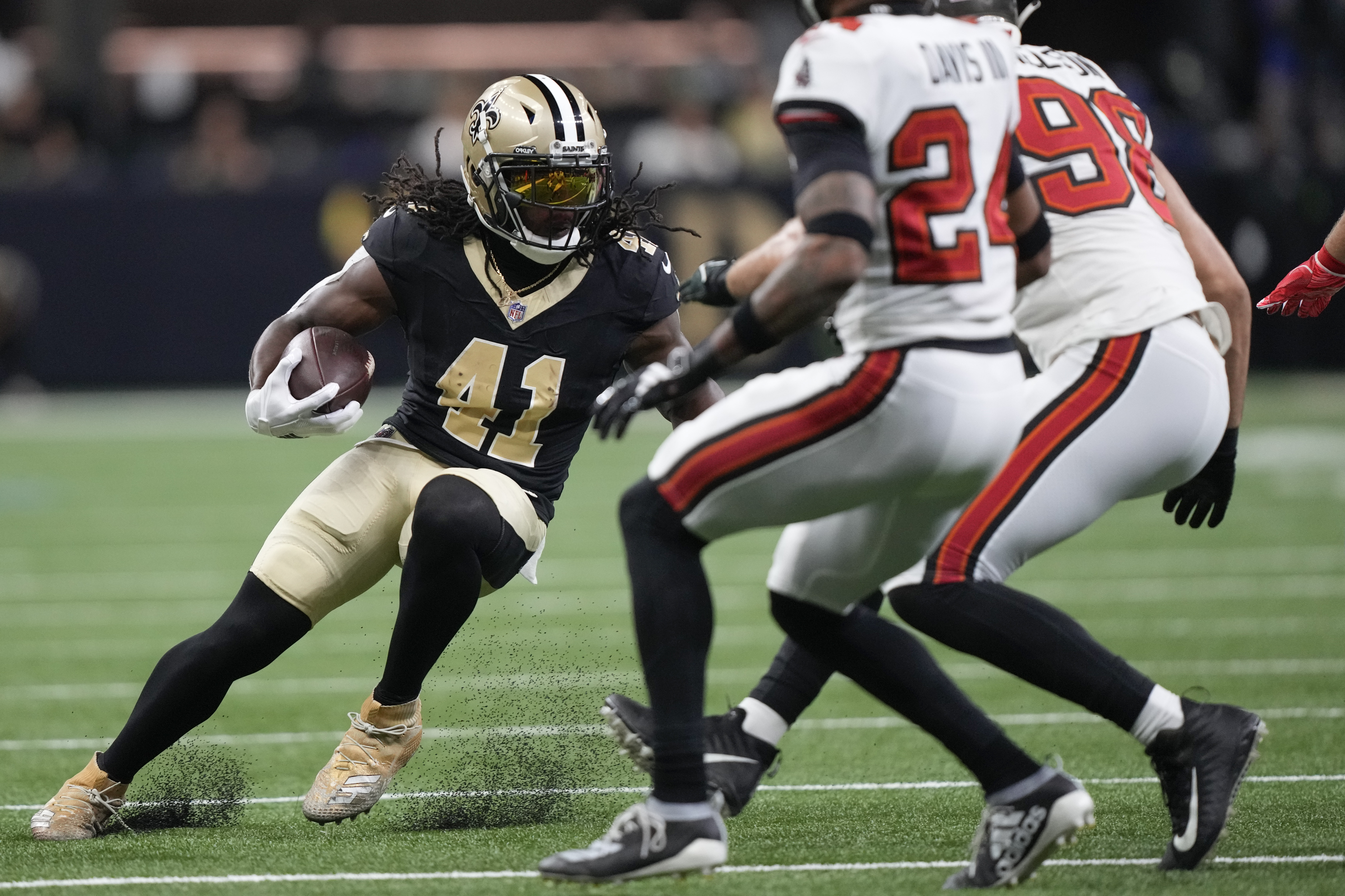 Live updates: Bucs beat Saints, take over first place in NFC South