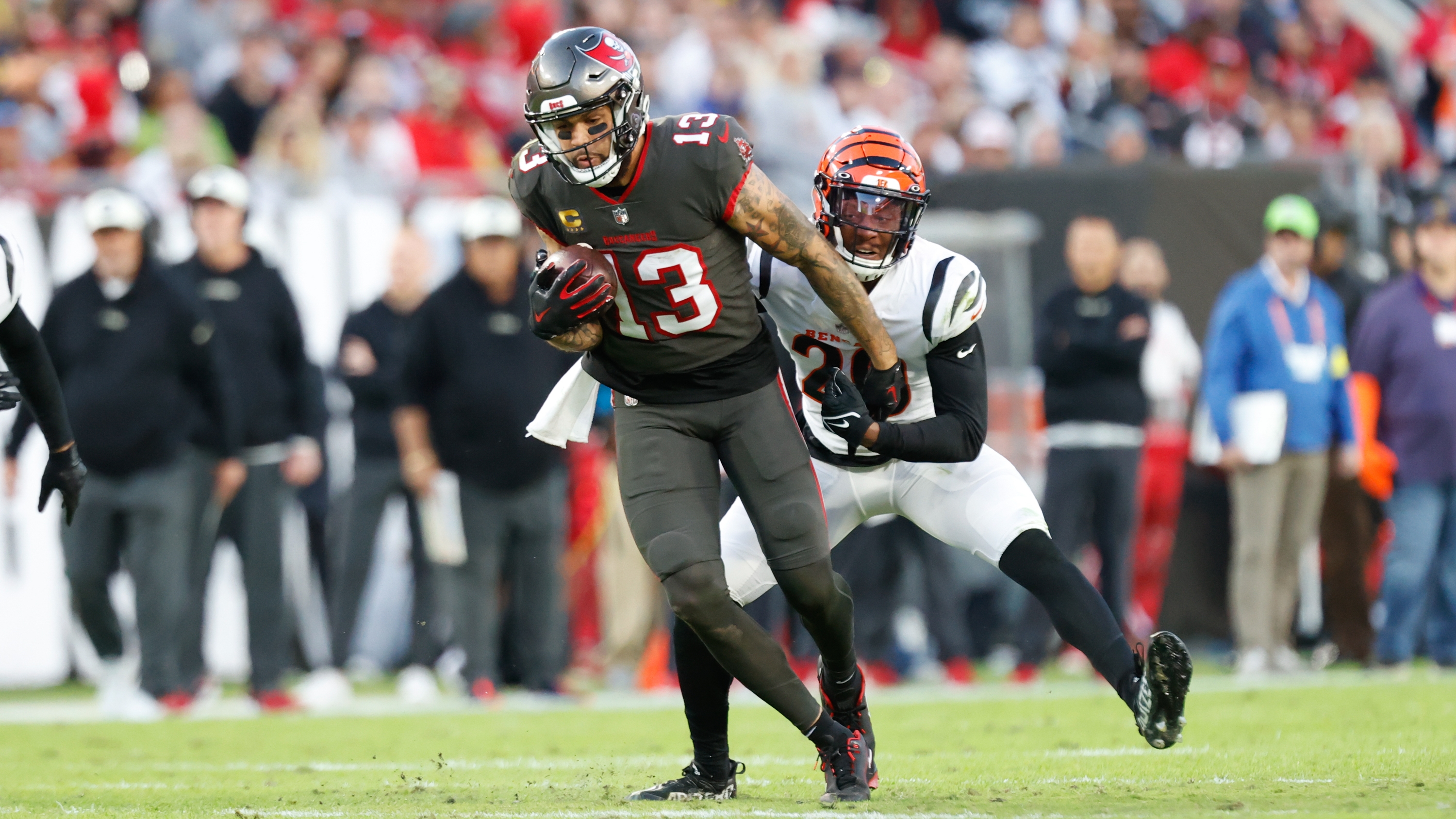 Mike Evans Getting TRADED to the New York Jets?? TRADE RUMORS Swirl!! 