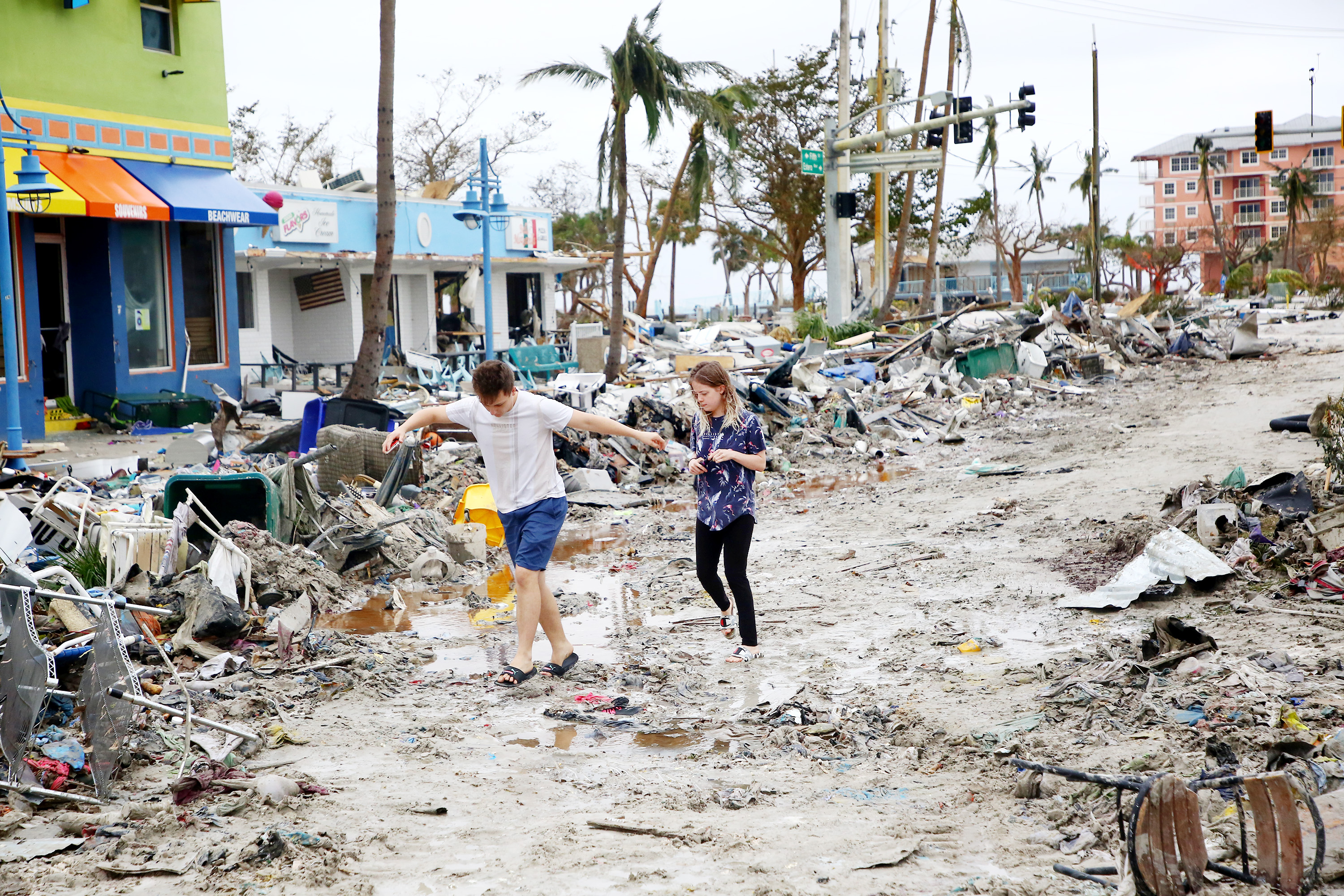 Devastación absoluta': el huracán Ian castiga Fort Myers Beach