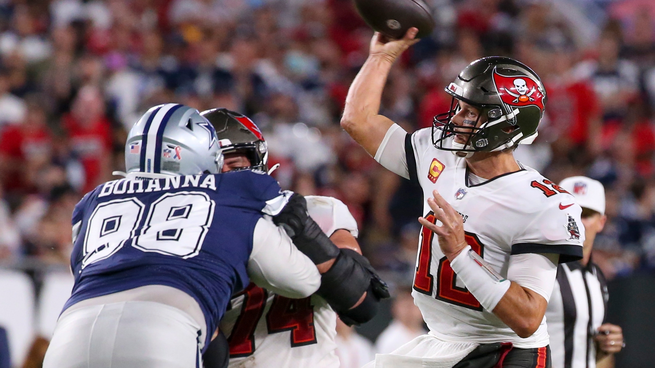 A vintage performance from Tom Brady and Mike Evans has the Buccaneers back  in the playoffs 