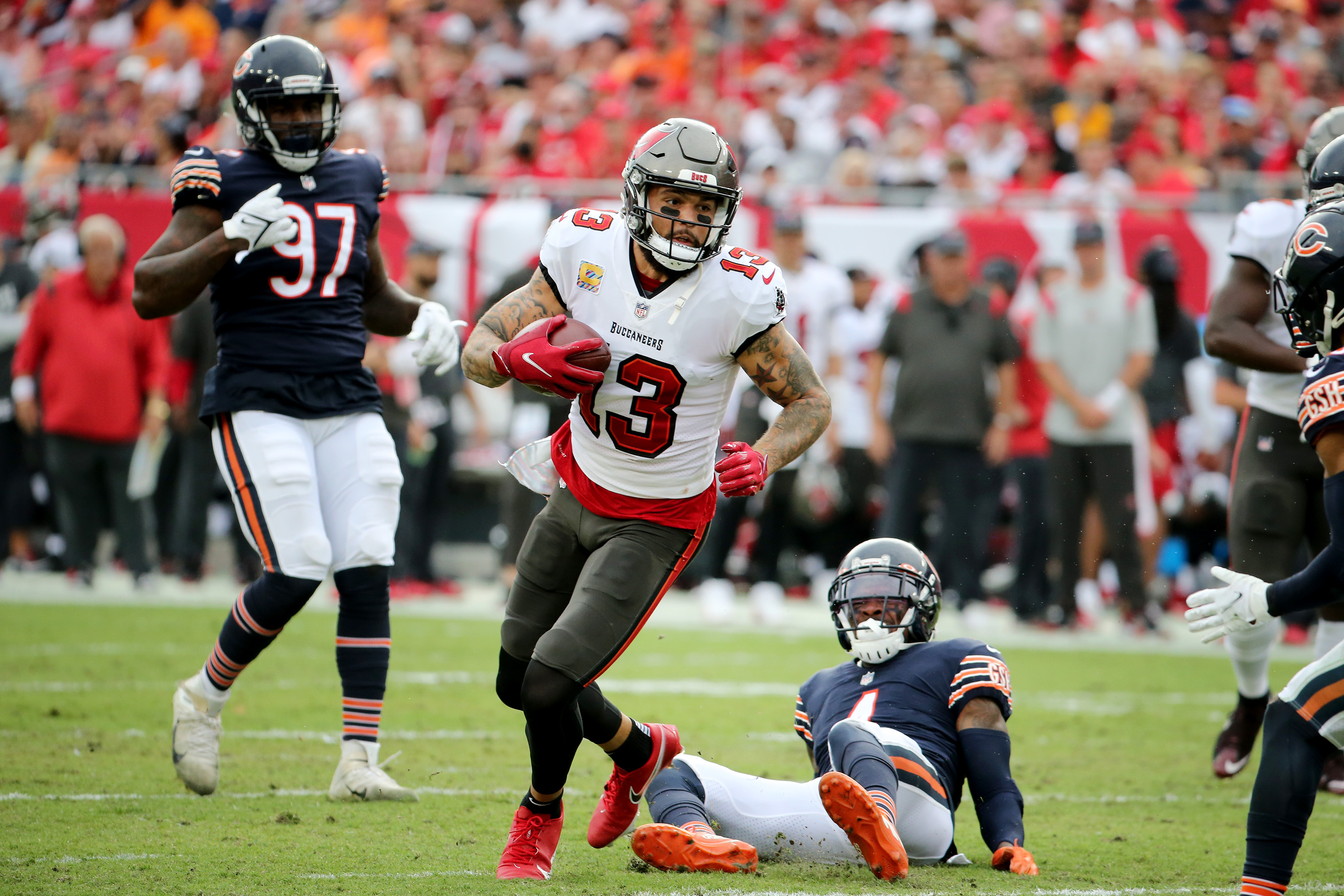 Buccaneers Jameis Winston and Ryan Jensen ferociously argue on field