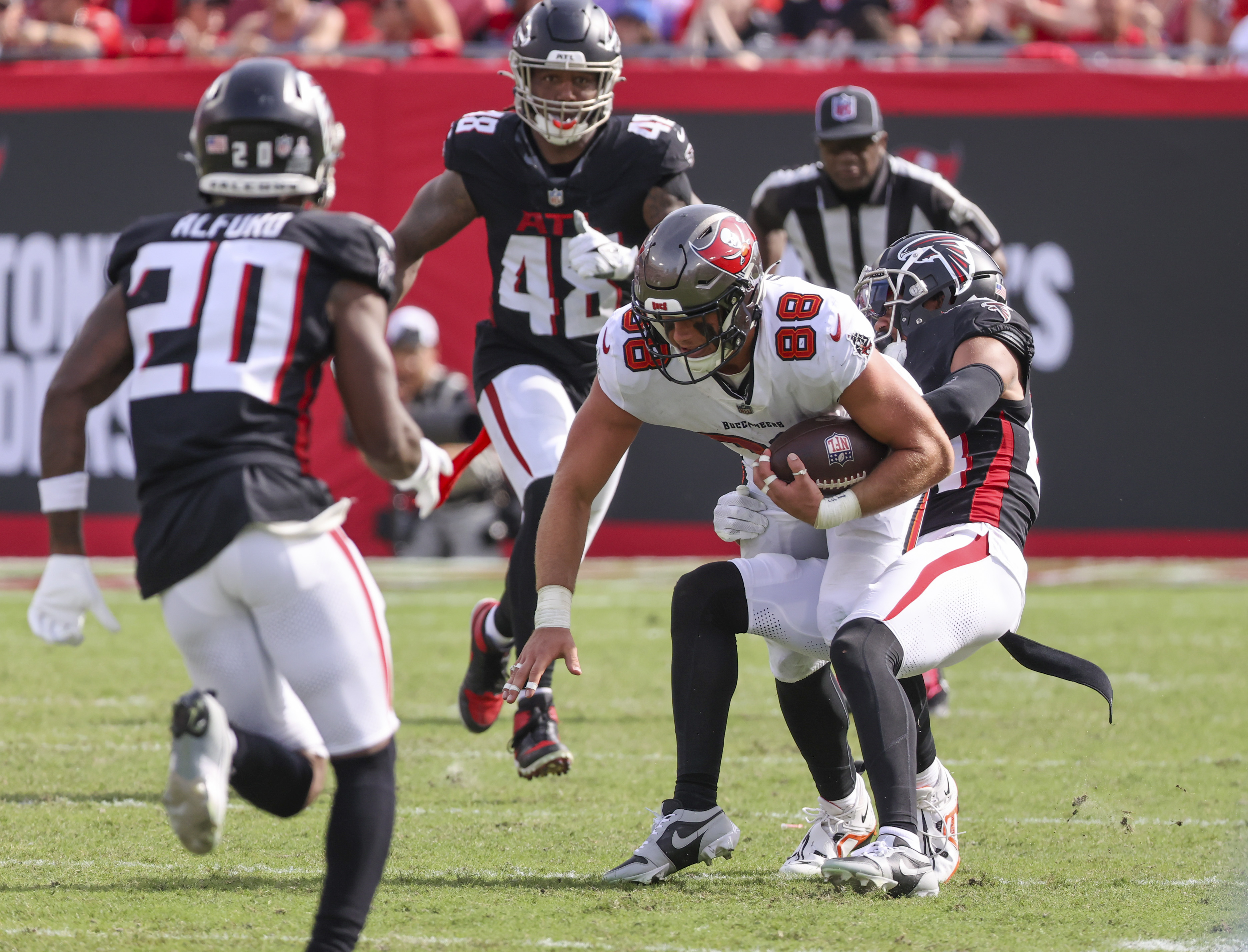 Falcons overcome turnovers, beat Bucs on field goal as time expires