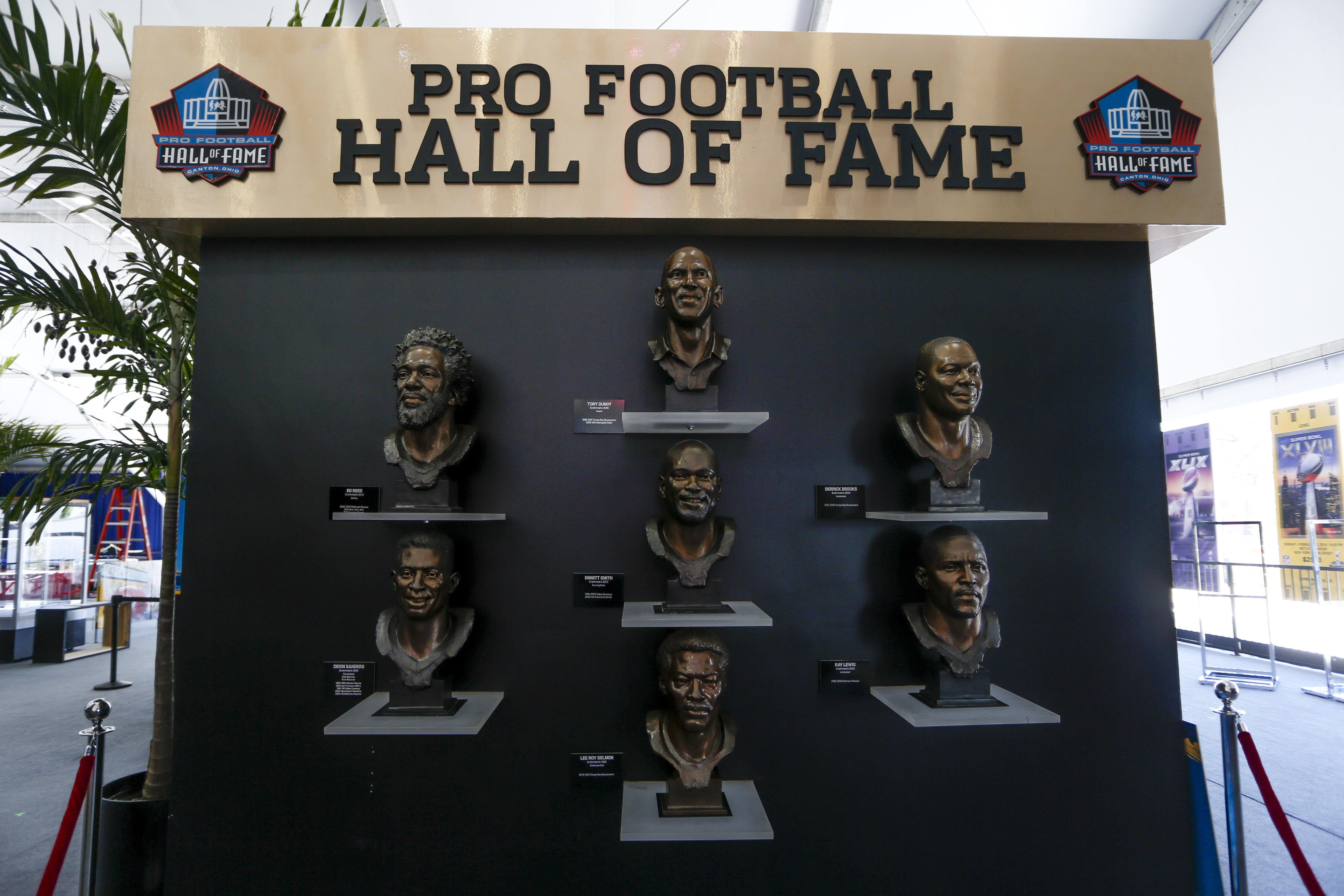 We Checked Out The NFL Super Bowl Experience In Tampa, Raymond James  Stadium